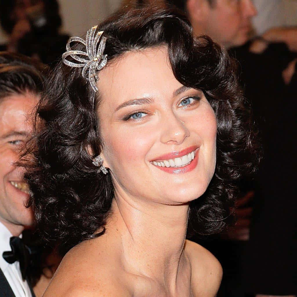 Shalom Harlow, dark curls, sparkling bow hair accessory, SD Desktop Wallpaper