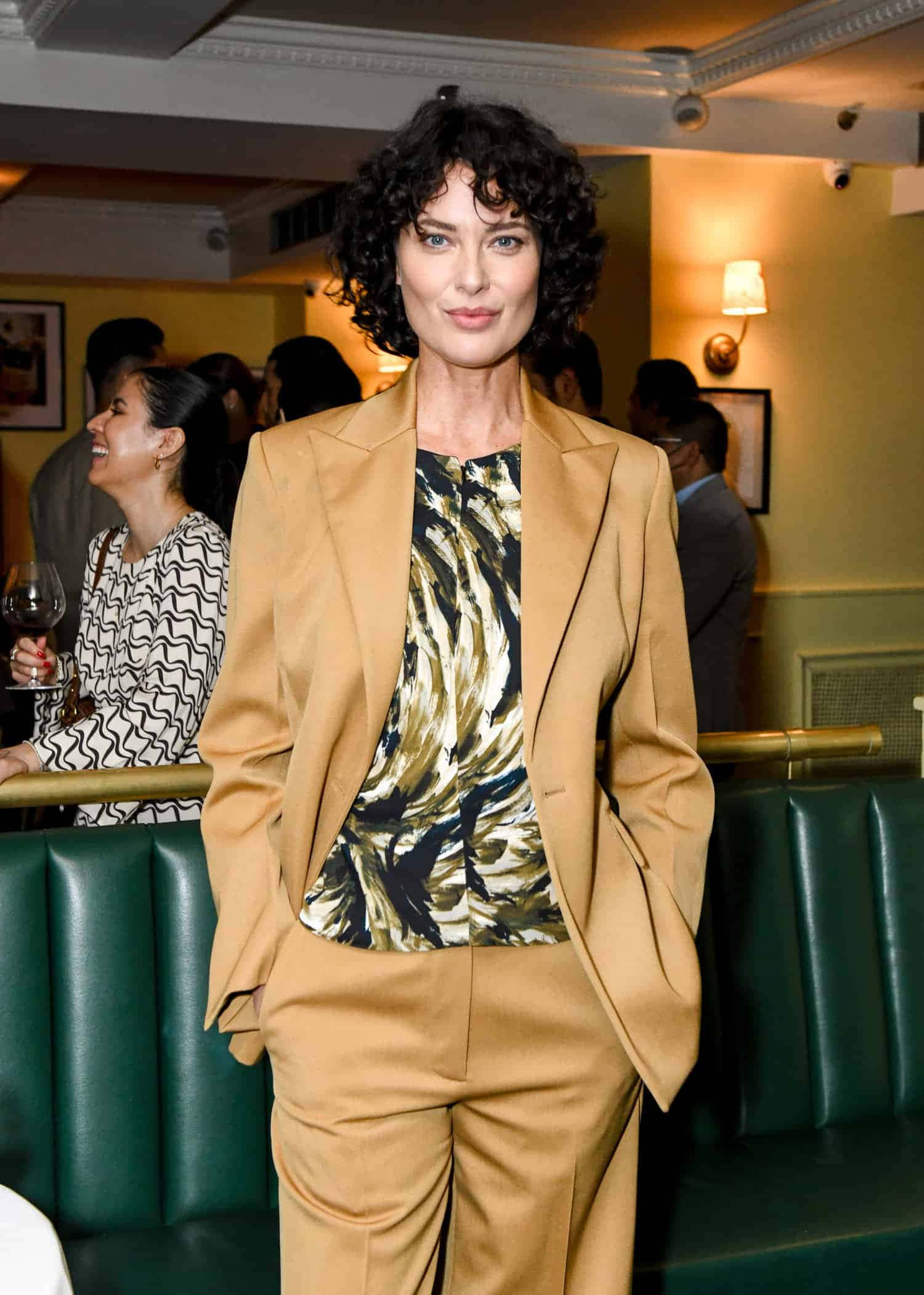 Shalom Harlow, tan suit, warmly lit lounge, Full HD Phone Wallpaper