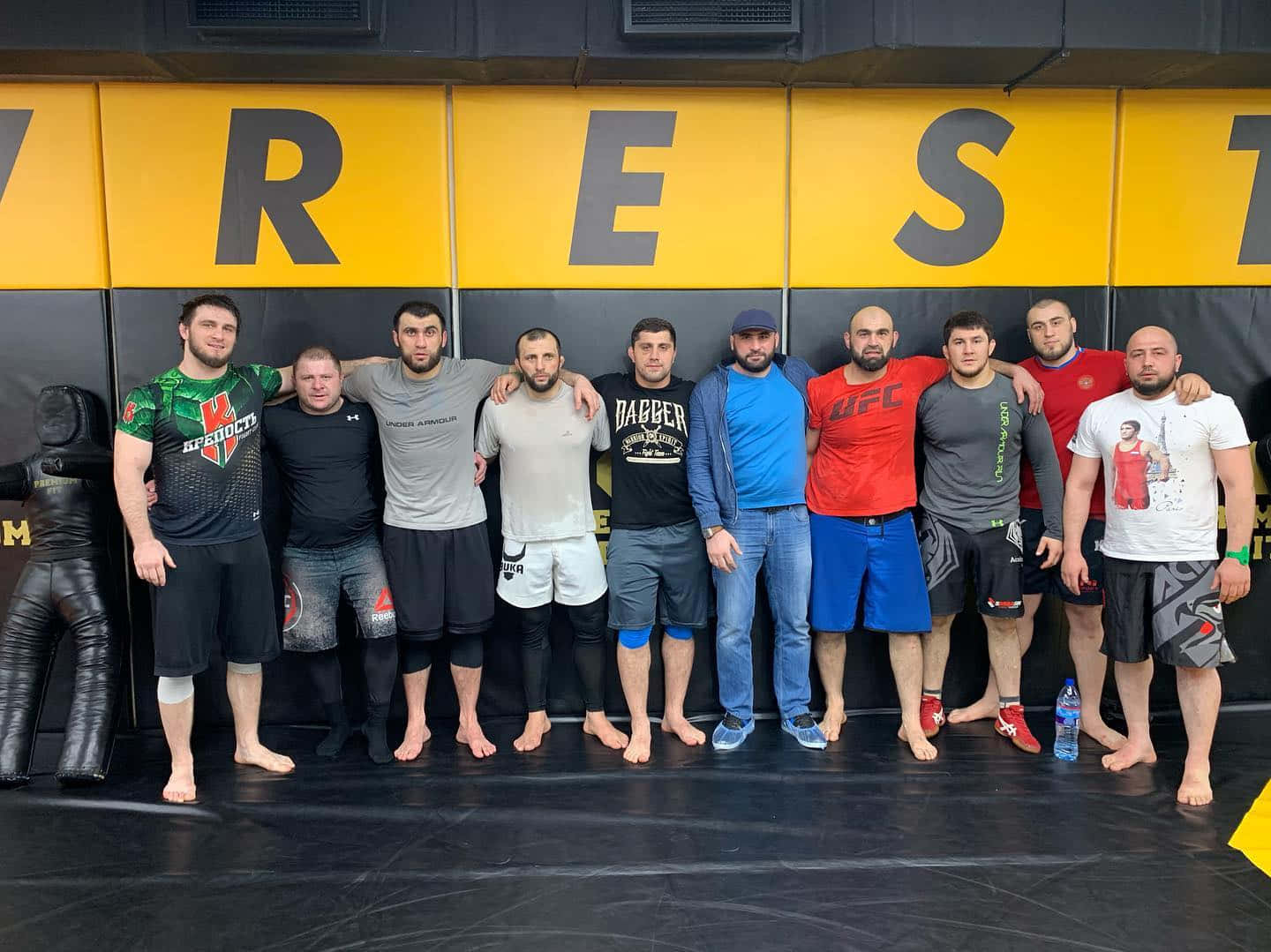 Shamil Abdurakhimov, wrestling buddies, black mat, HD Desktop Wallpaper