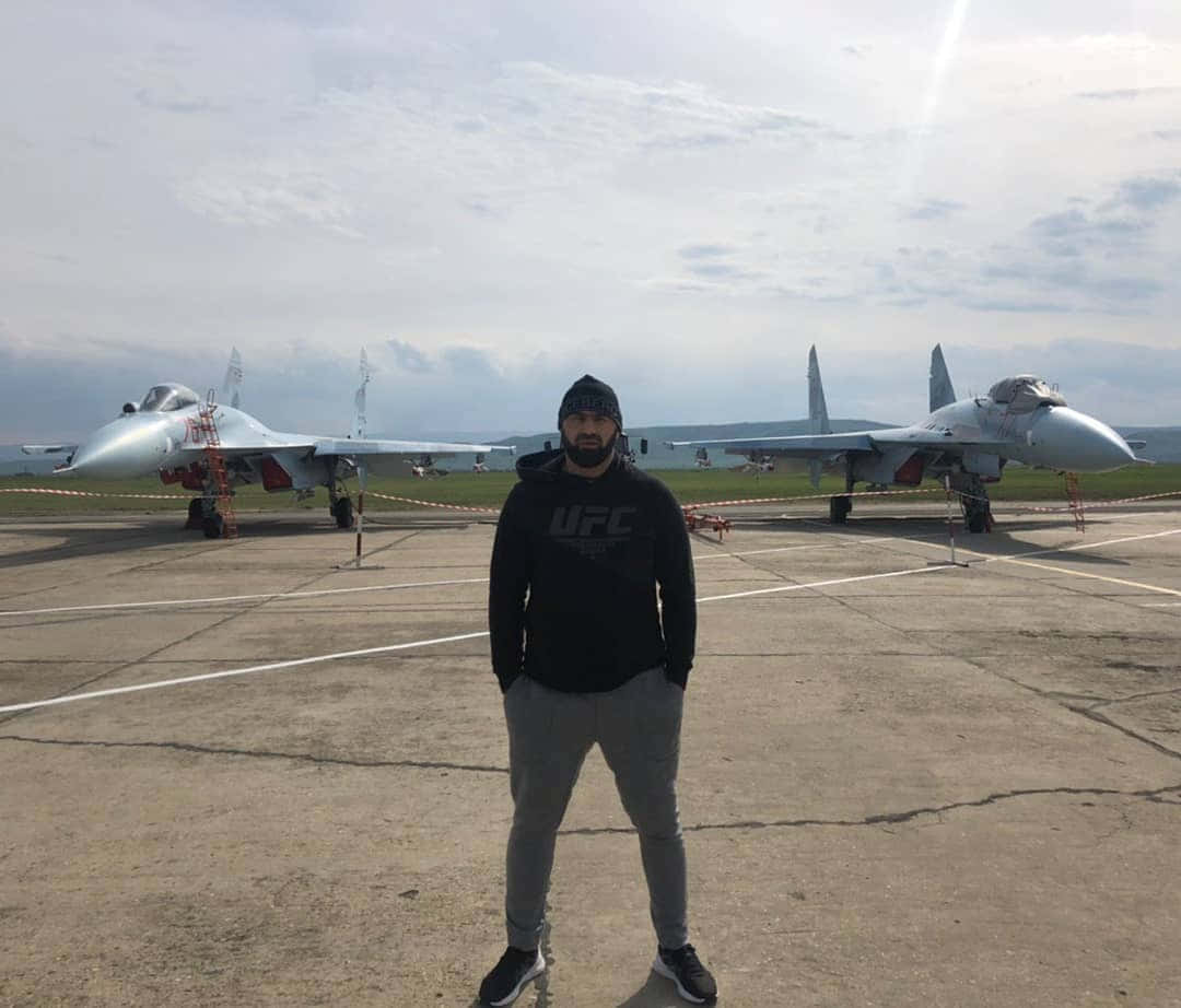 Shamil Abdurakhimov, UFC hoodie, airfield, SD Desktop Wallpaper