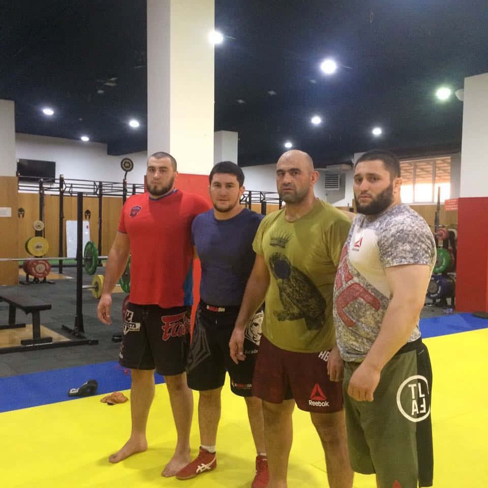 Shamil Abdurakhimov, yellow mat, well-lit gym, SD Desktop Wallpaper