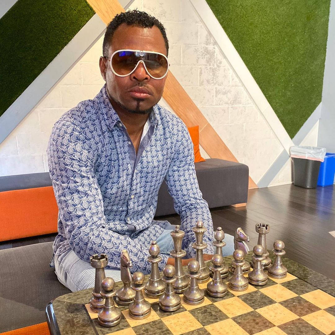 Shane Mosley, chessboard, metallic pieces, SD Desktop Wallpaper
