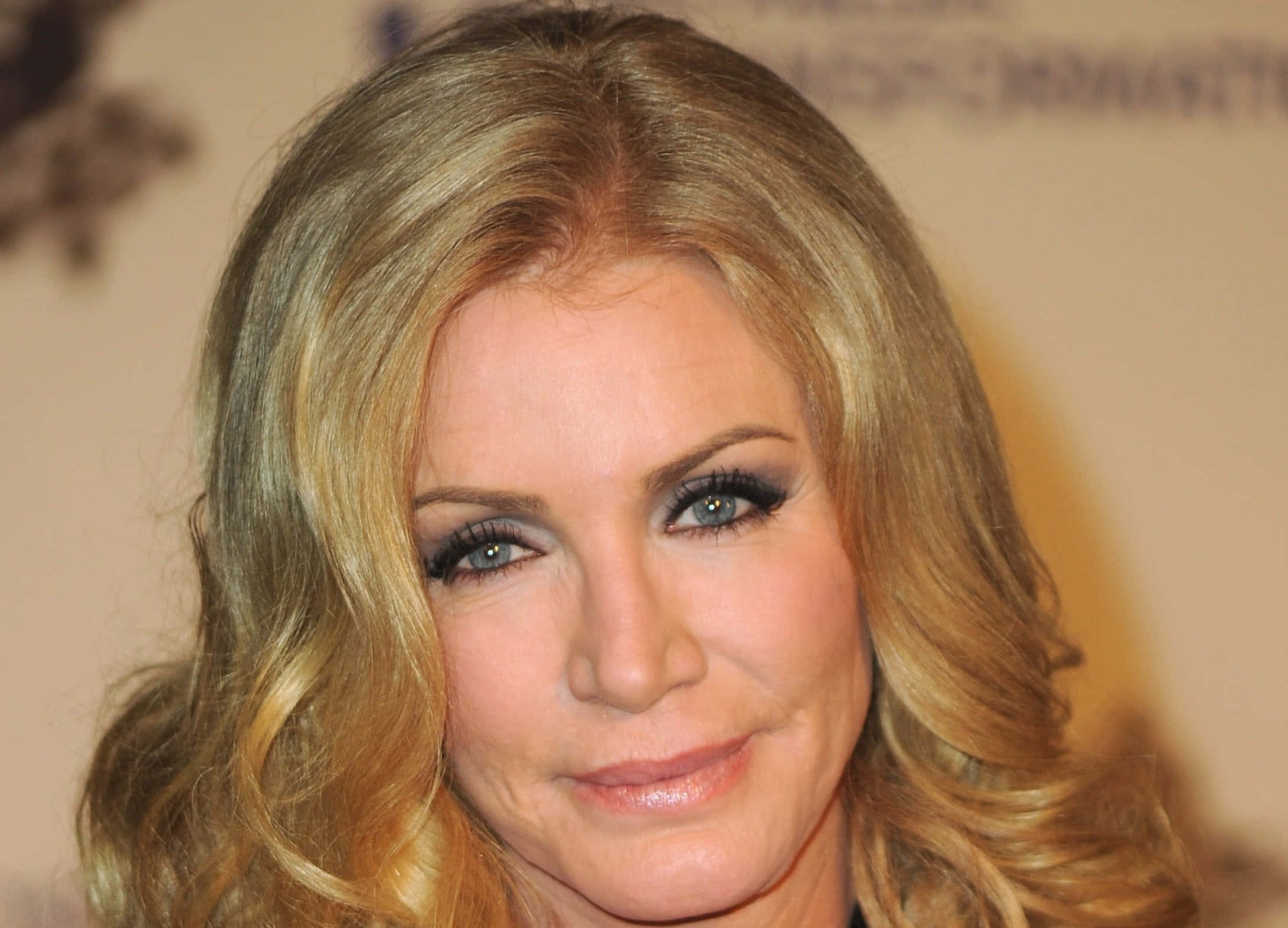 Shannon Tweed, blonde wavy hair, smoky eye makeup, Full HD Desktop Wallpaper