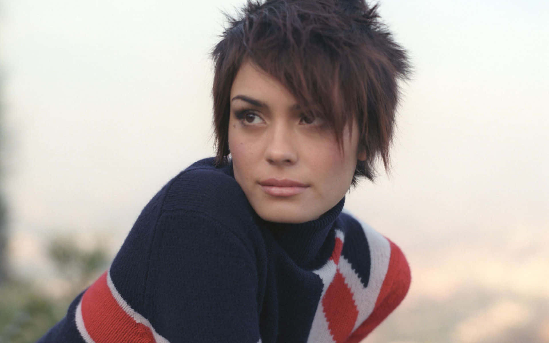 Shannyn Sossamon, navy sweater, red and white geometric stripes, Full HD Desktop Wallpaper