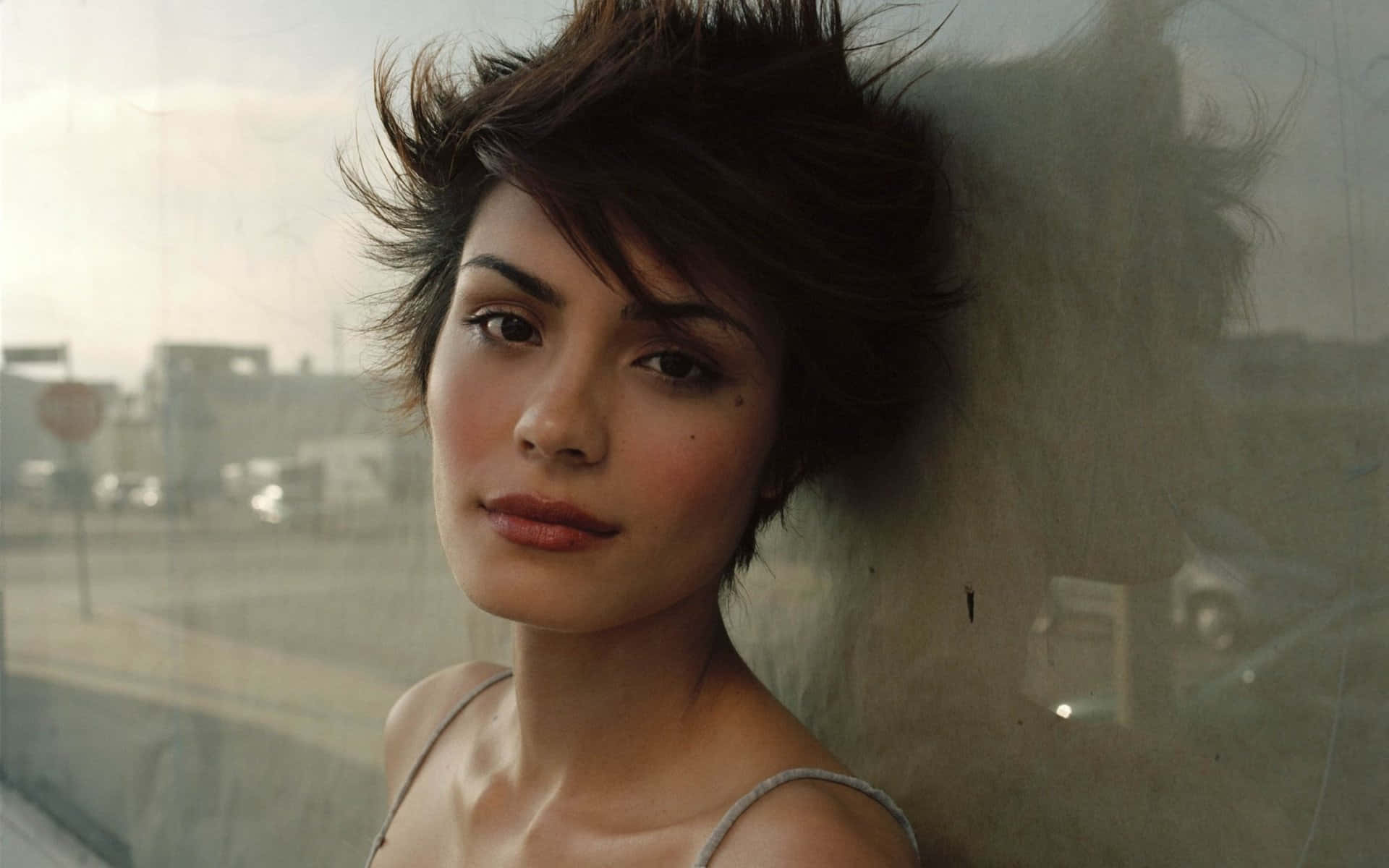 Shannyn Sossamon, tousled dark hair, fogged window, Full HD Desktop Wallpaper