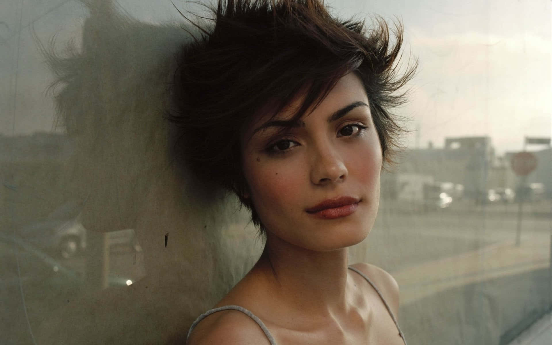 Shannyn Sossamon, tousled dark hair, fogged window, Full HD Desktop Wallpaper