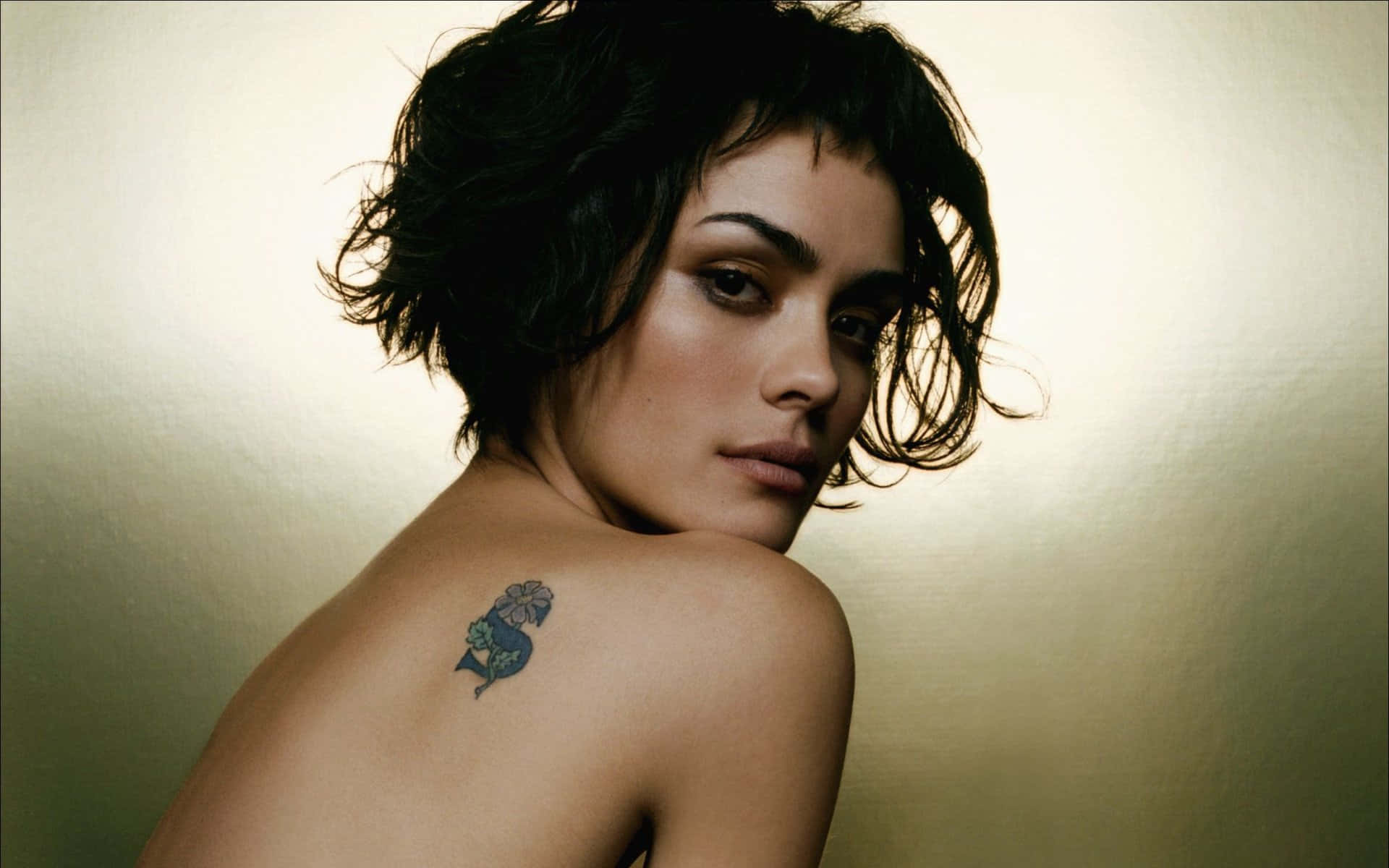 Shannyn Sossamon, short dark hair, floral tattoo on upper back, Full HD Desktop Wallpaper