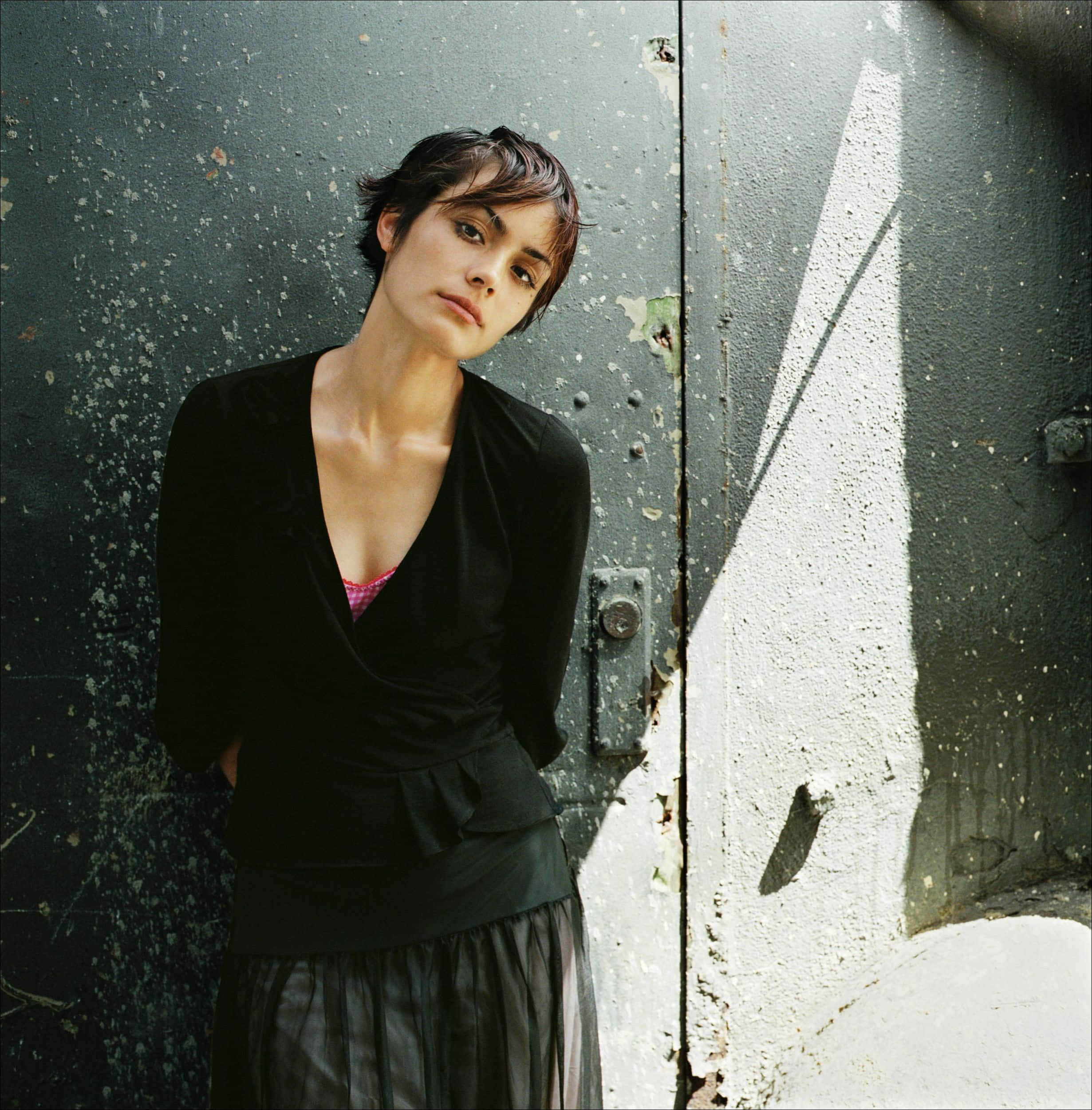 Shannyn Sossamon, short dark hair, weathered metal door, Full HD Phone Wallpaper