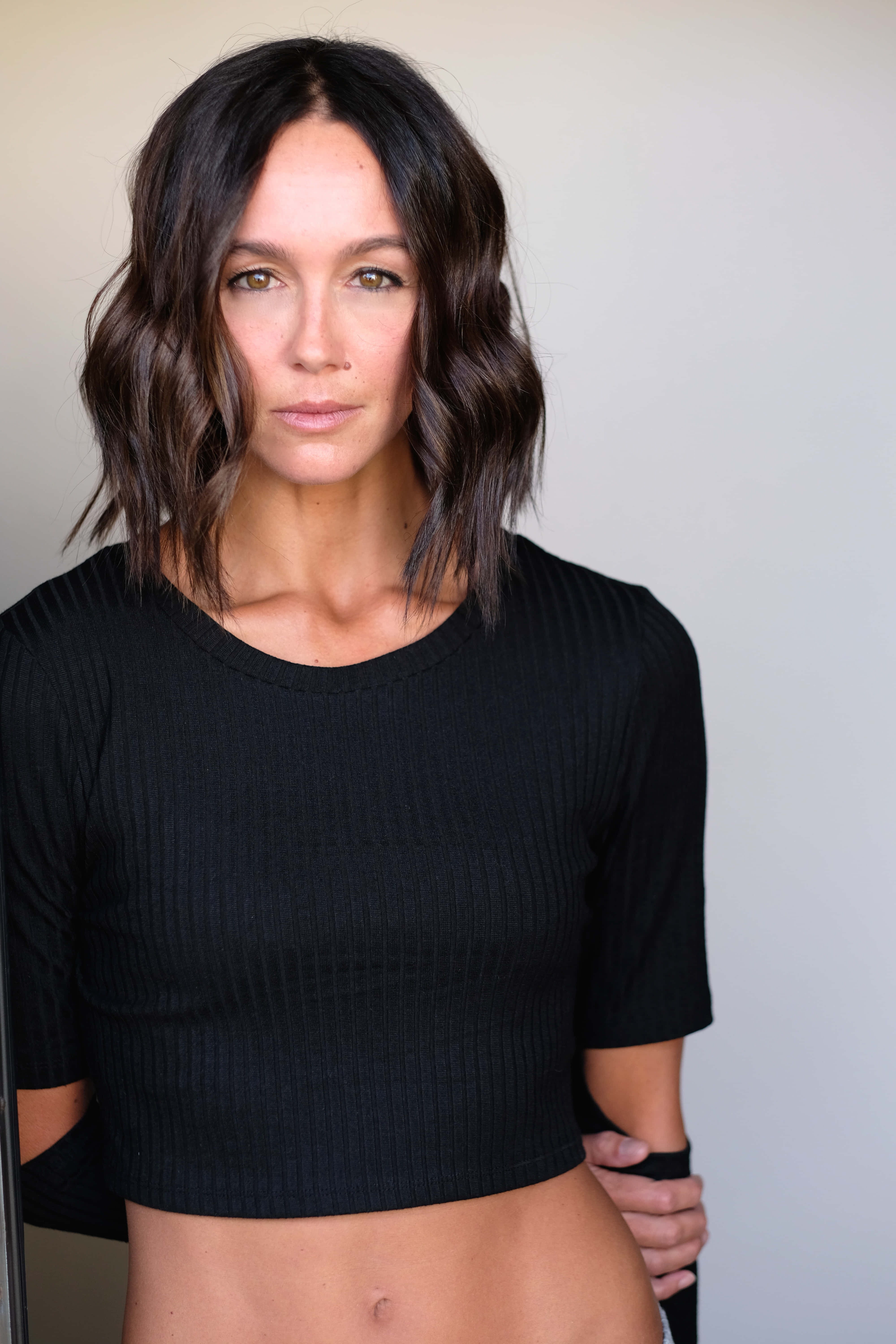 Sharni Vinson, dark wavy bob hair, green eyes, 5K Phone Wallpaper