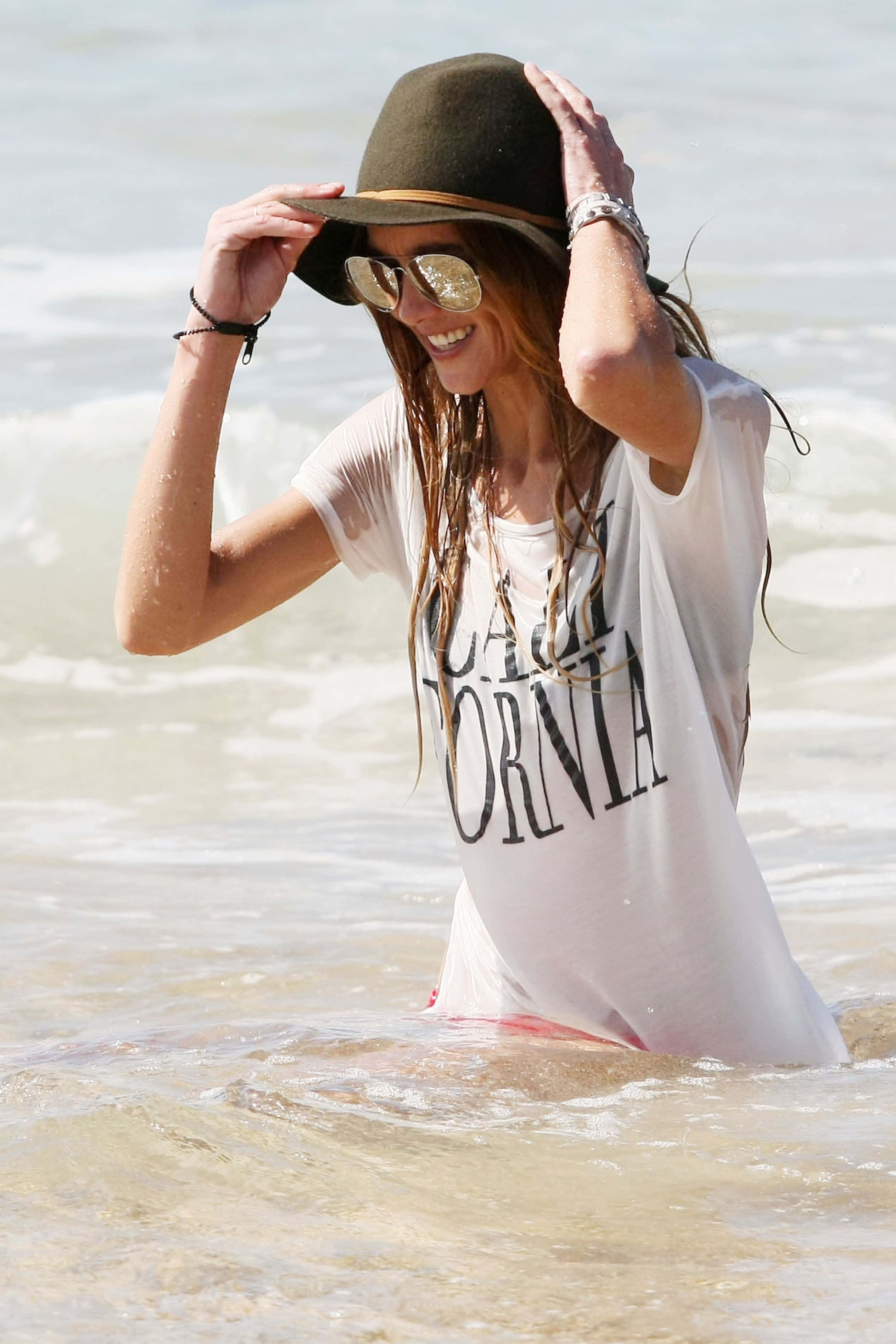 Sharni Vinson, sunny beach, ocean waves, 2K Phone Wallpaper