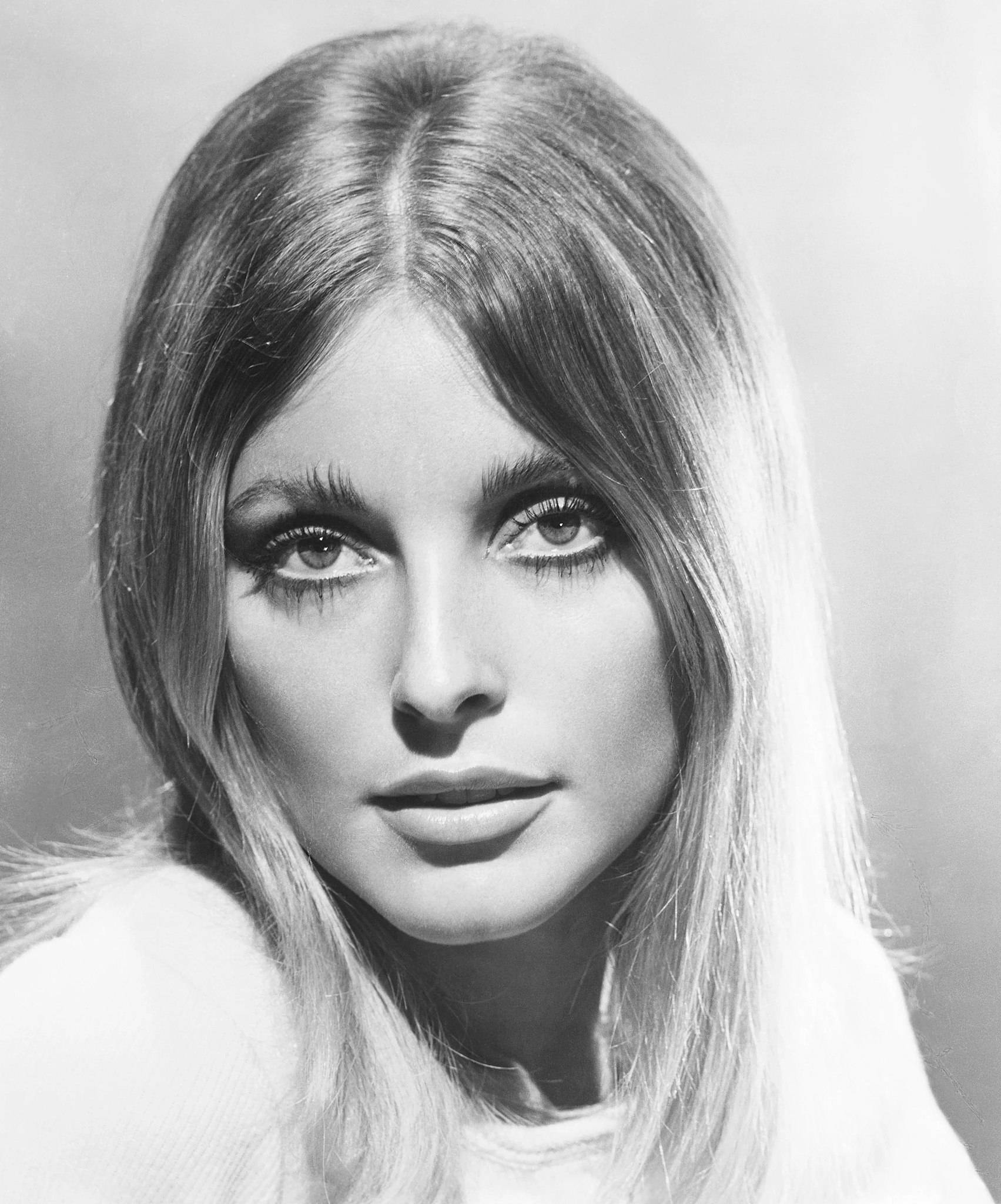 Sharon Tate, big doe eyes, black and white portrait, Full HD Phone Wallpaper