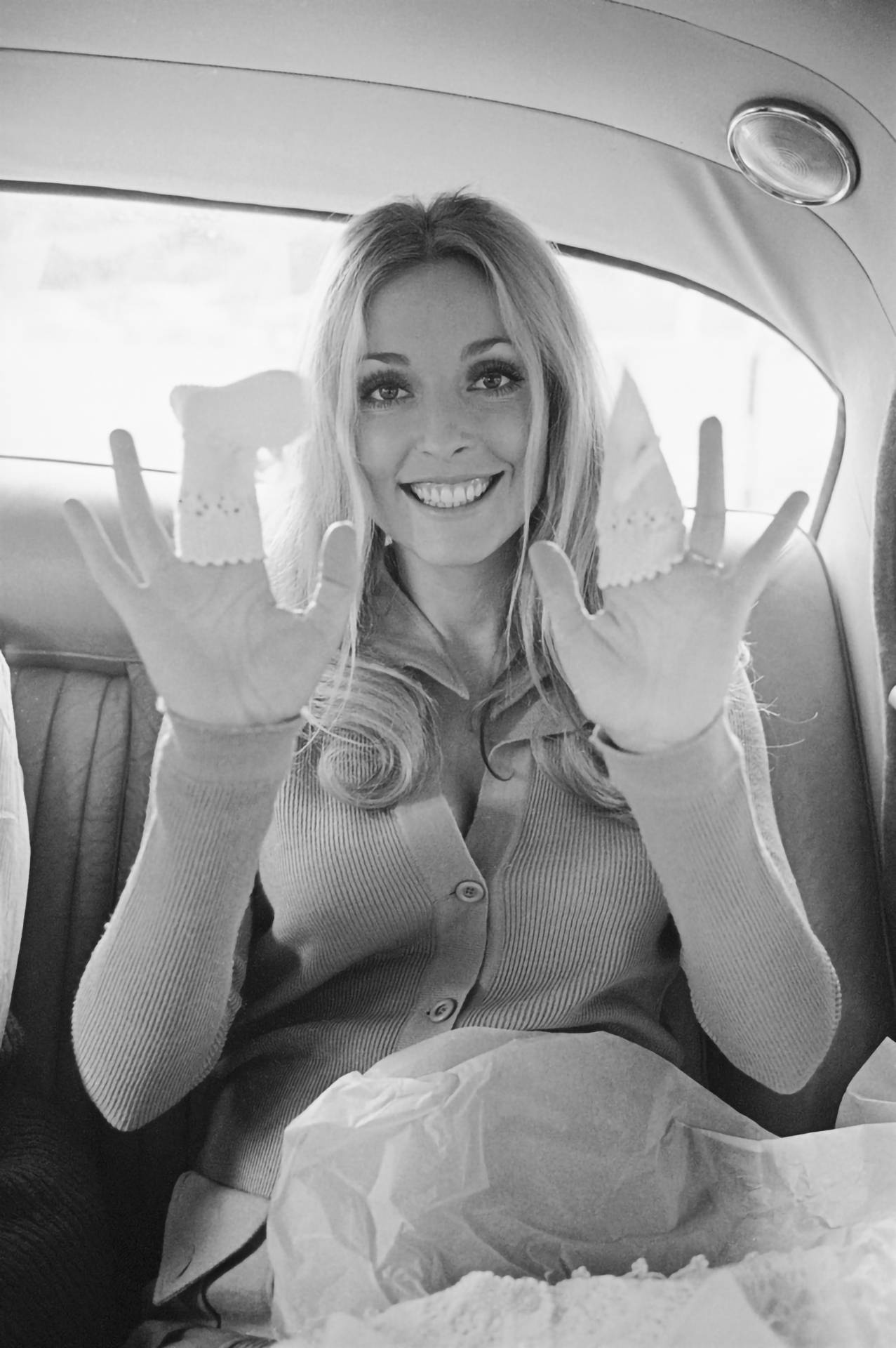 Sharon Tate, vintage car, baby booties, Full HD Phone Wallpaper
