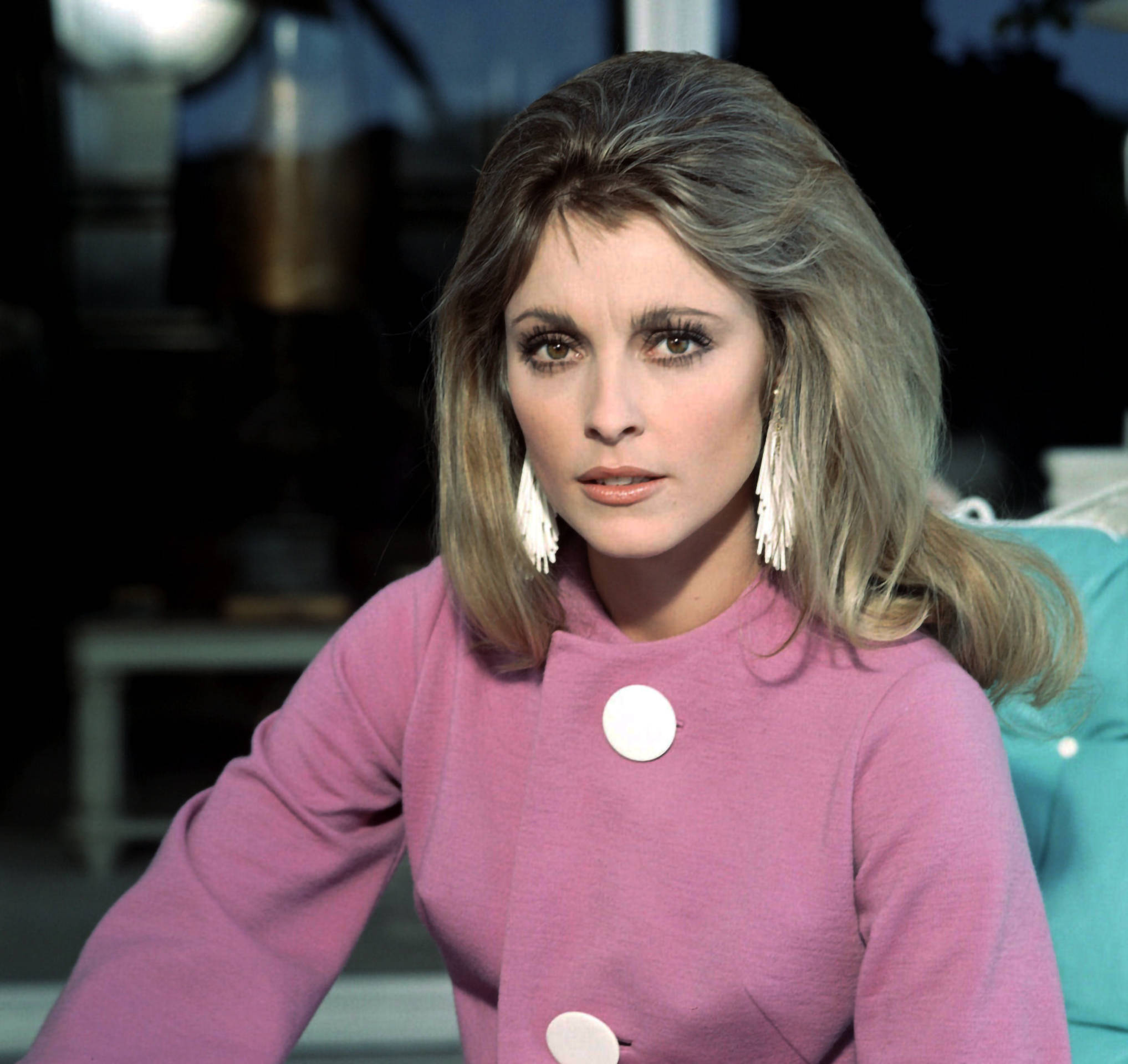 Sharon Tate, pink coat, blonde hair, Full HD Desktop Wallpaper
