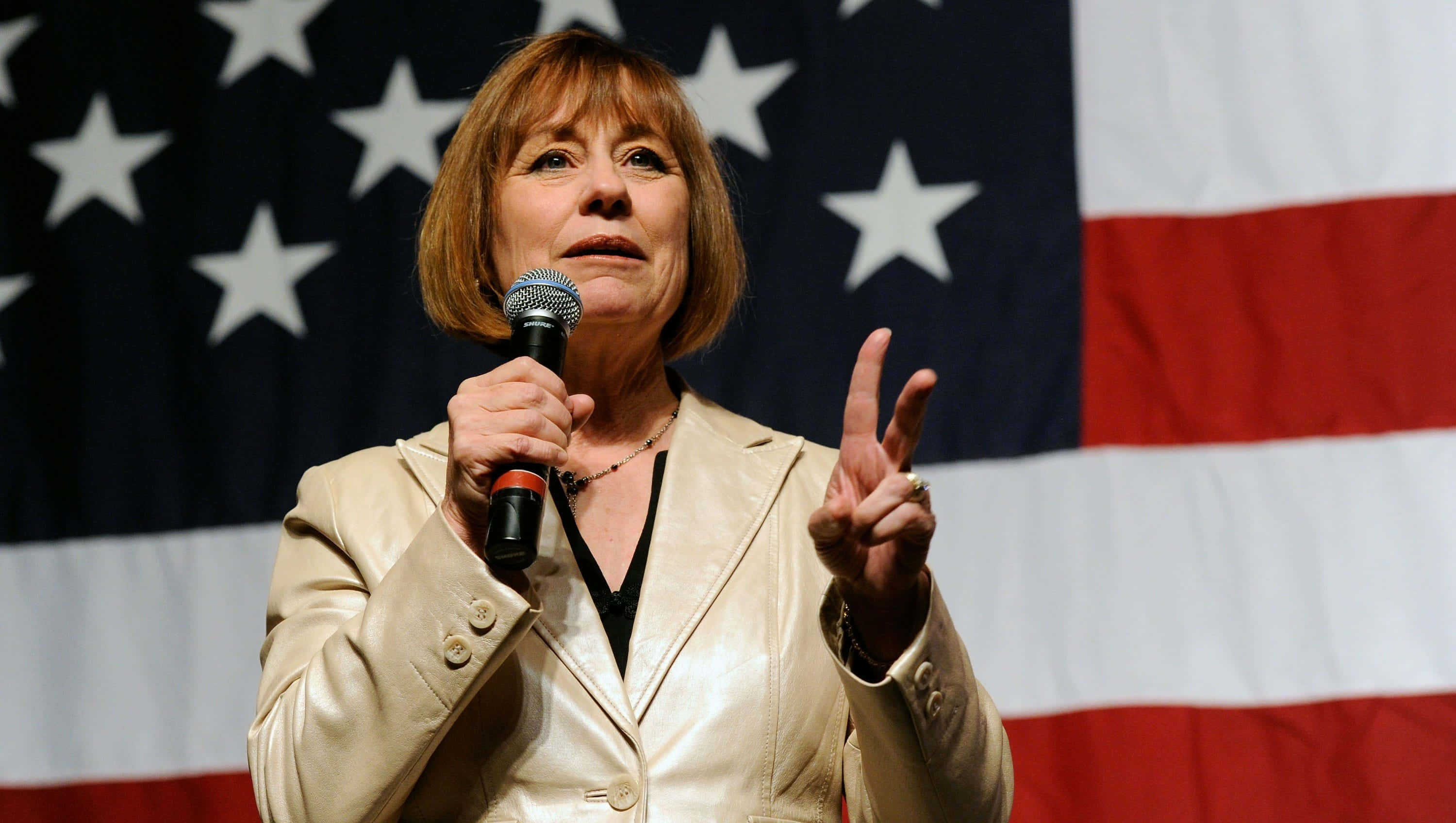 Sharron Angle, beige jacket, peace sign, 2K Desktop Wallpaper