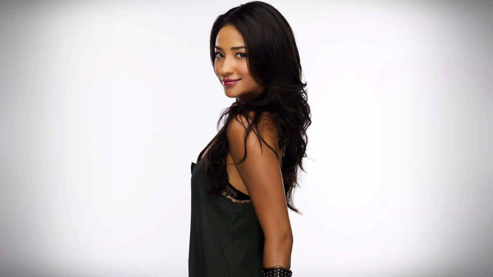 Shay Mitchell, long dark hair, dark green dress, Full HD Desktop Wallpaper