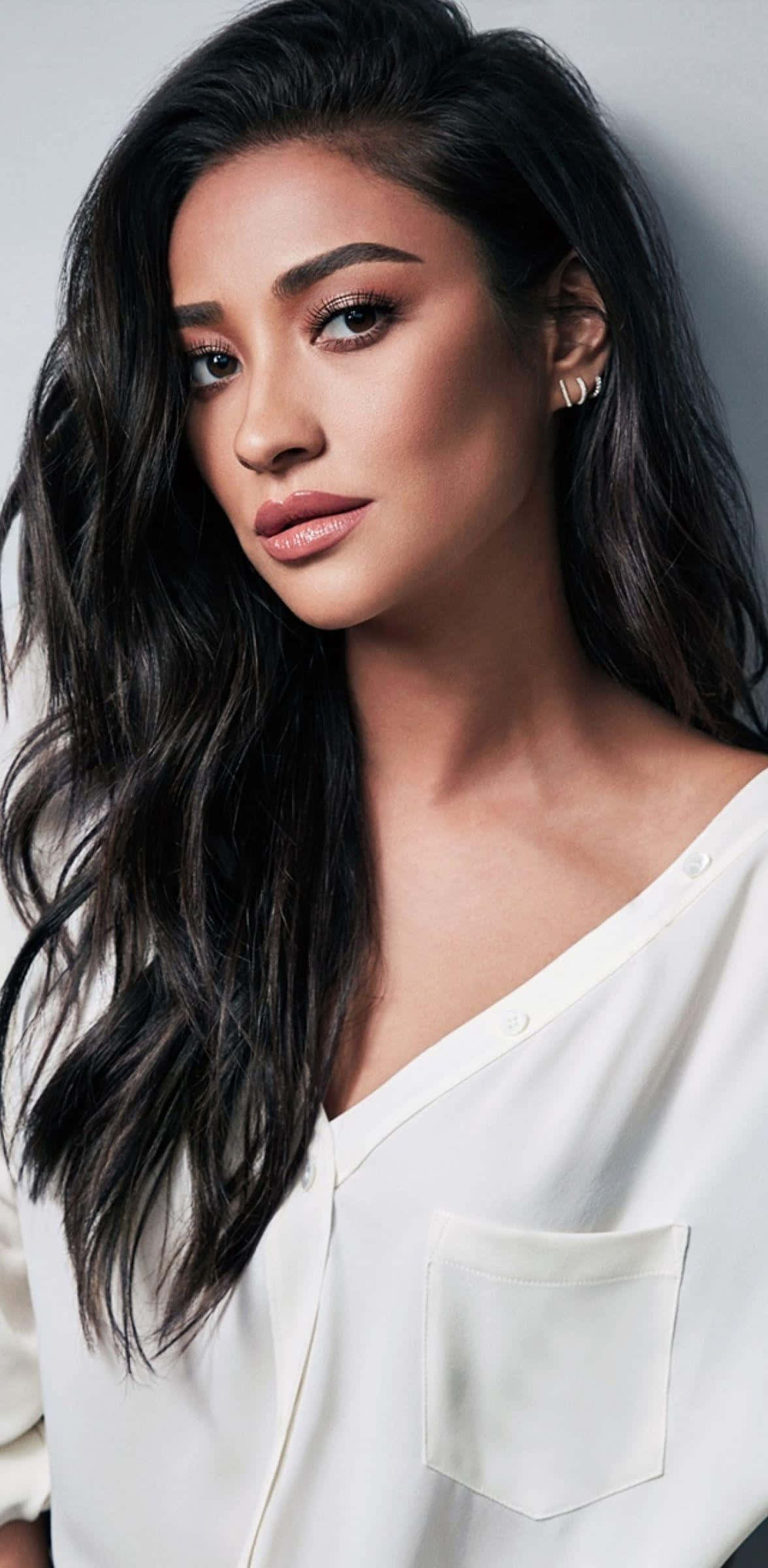 Shay Mitchell, dark wavy hair, soft makeup, Full HD Phone Wallpaper
