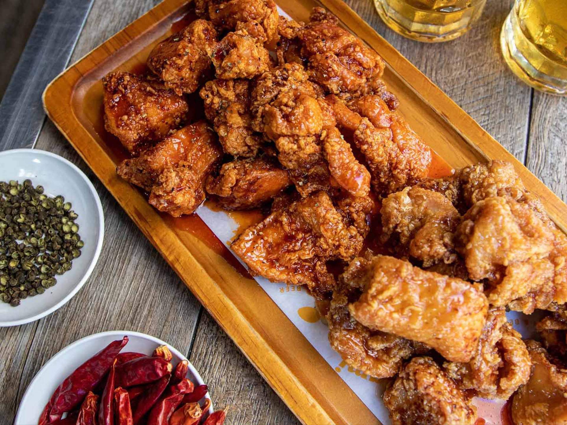 buffalo chicken, sheesh sauce, wooden tray, Full HD Desktop Wallpaper