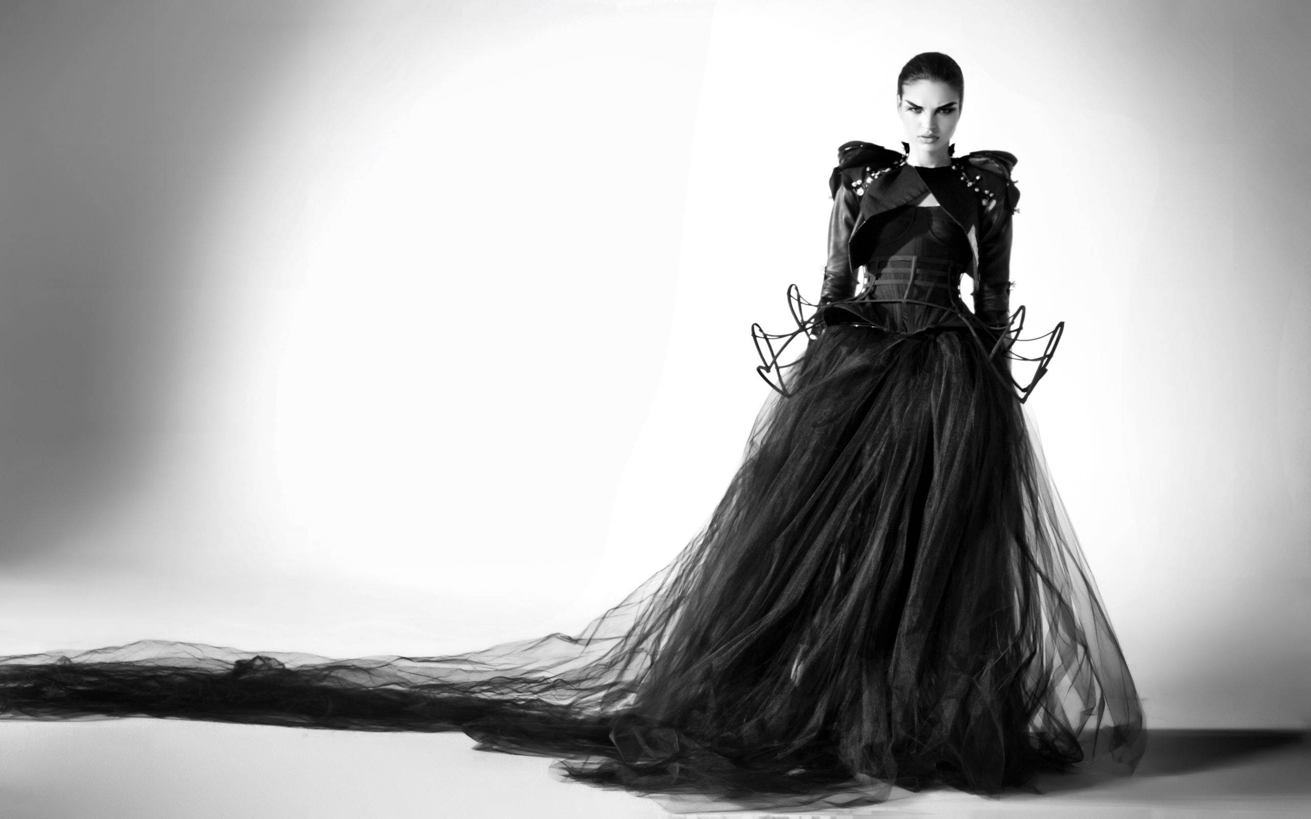Sheesh, black gown, structured shoulders, 2K Desktop Wallpaper