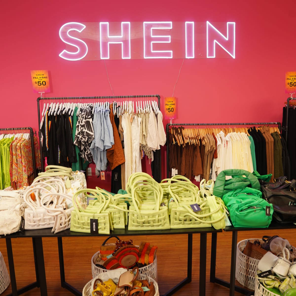 Shein, pop up store, vibrant pink wall, SD Desktop Wallpaper