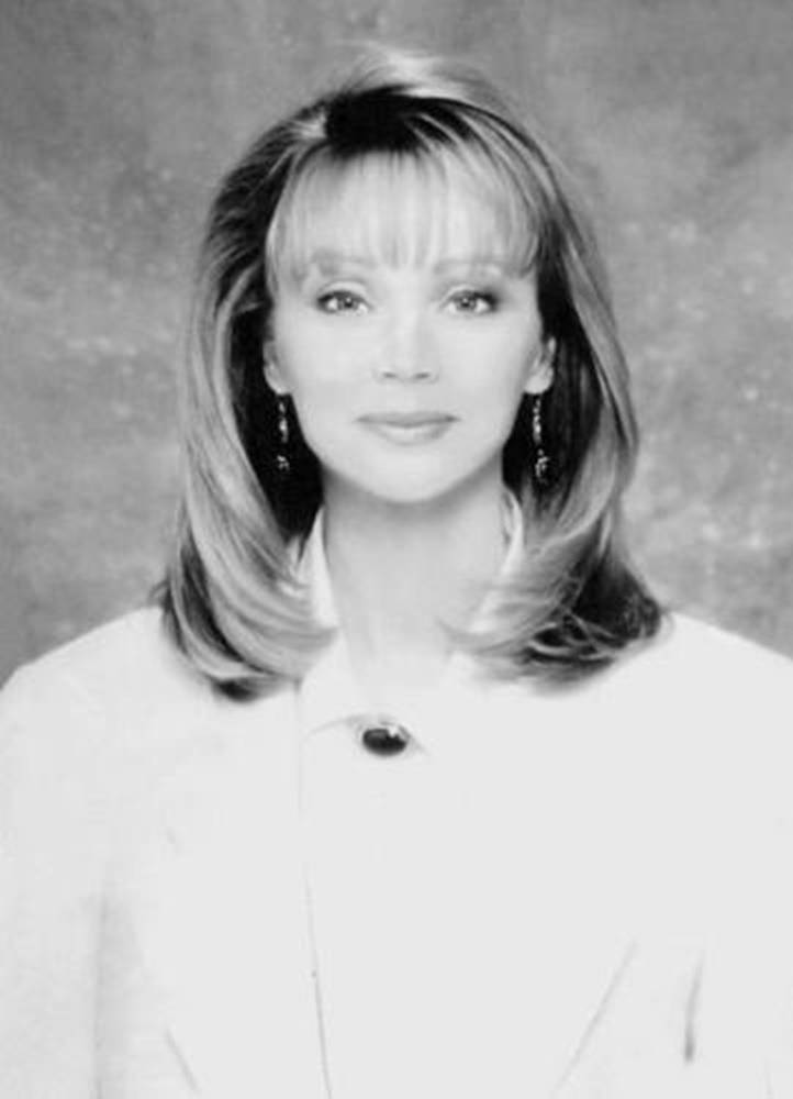 Shelley Long, black and white portrait, shoulder-length hair, SD Phone Wallpaper