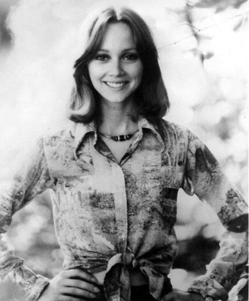 Shelley Long, country girl outfit, patterned shirt, SD Phone Wallpaper