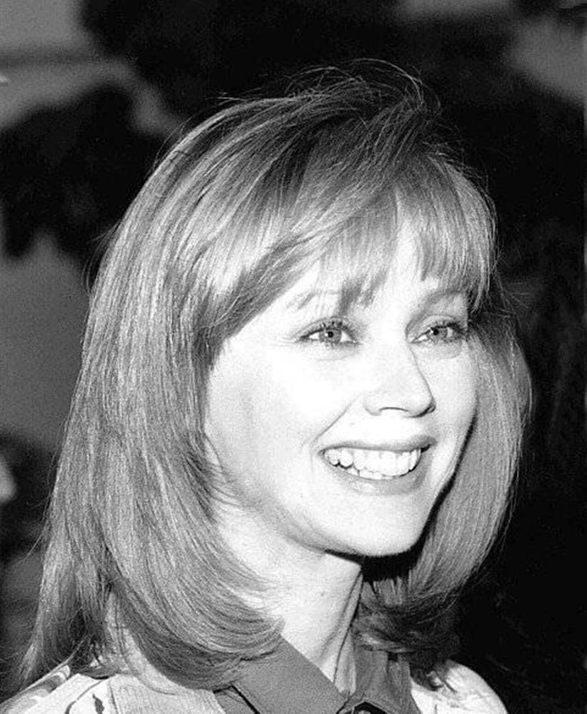 Shelley Long, black and white portrait, smiling woman, SD Phone Wallpaper