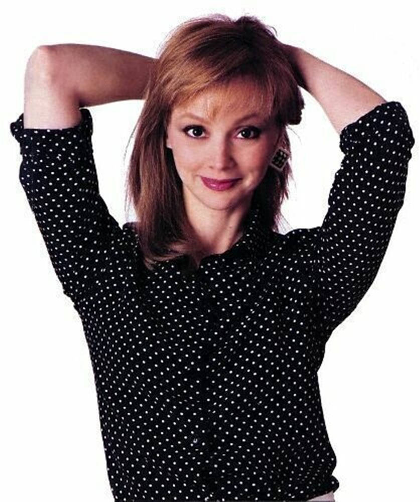 Shelley Long, brown hair, black polka dot shirt, SD Phone Wallpaper