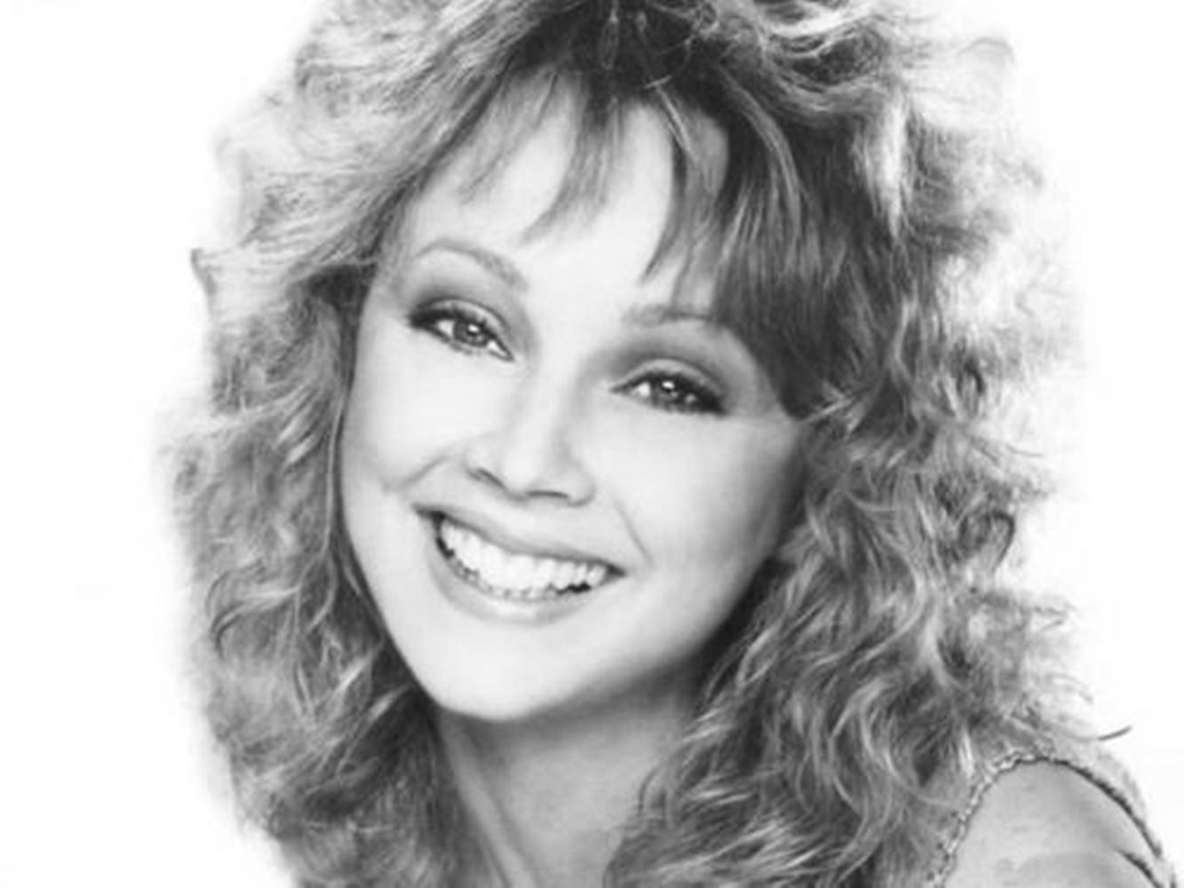 Shelley Long, voluminous curly hair, black and white portrait, HD Desktop Wallpaper