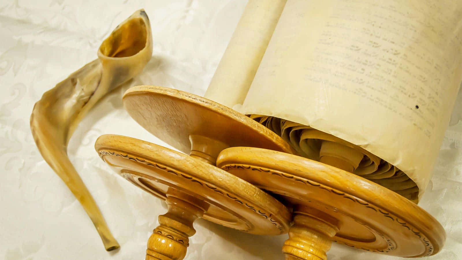 Shemini Atzeret, synagogue, wooden Torah scroll stand, HD Desktop Wallpaper