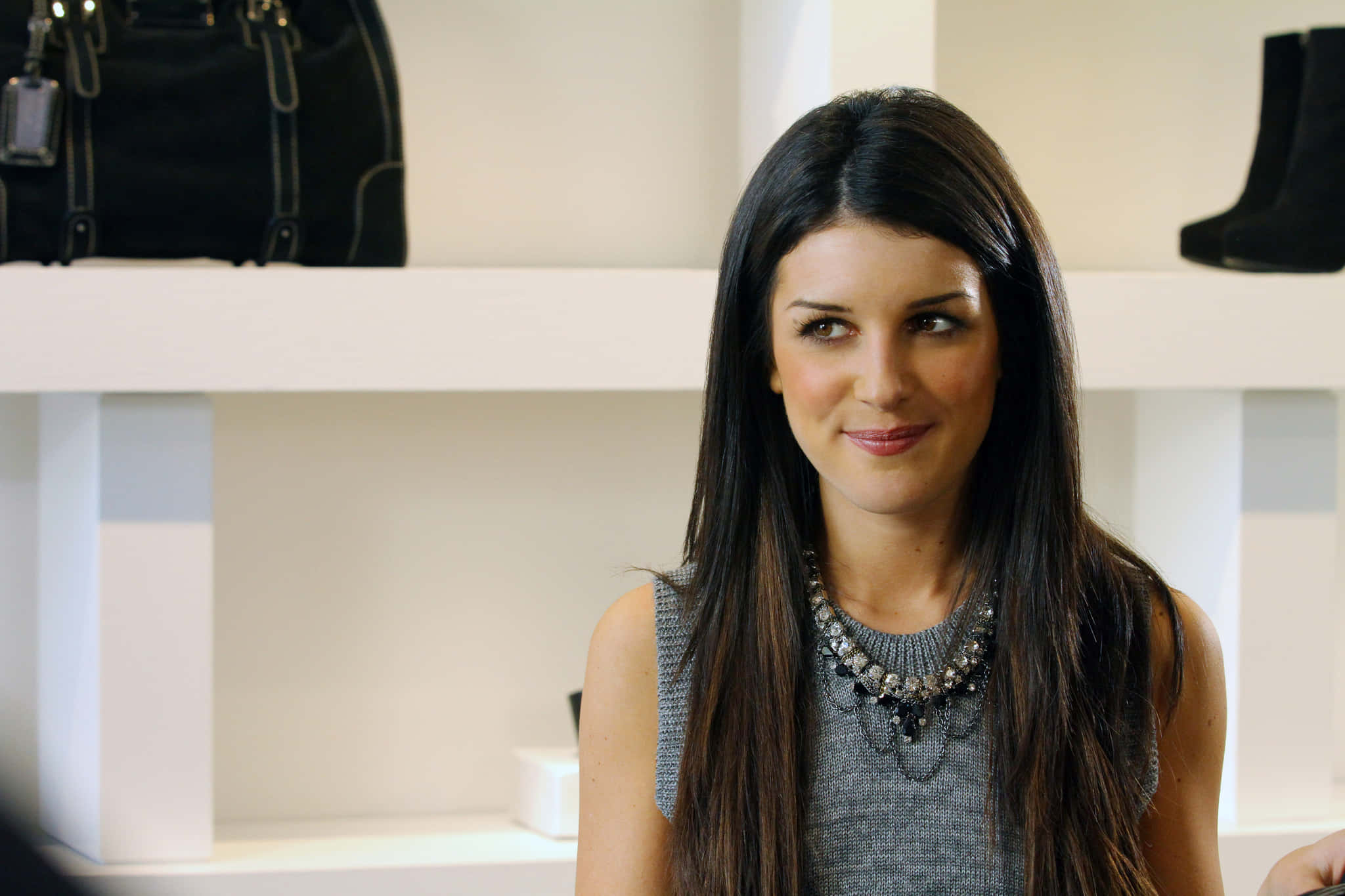Shenae Grimes Beech, long dark hair, bright minimalist retail space, Full HD Desktop Wallpaper