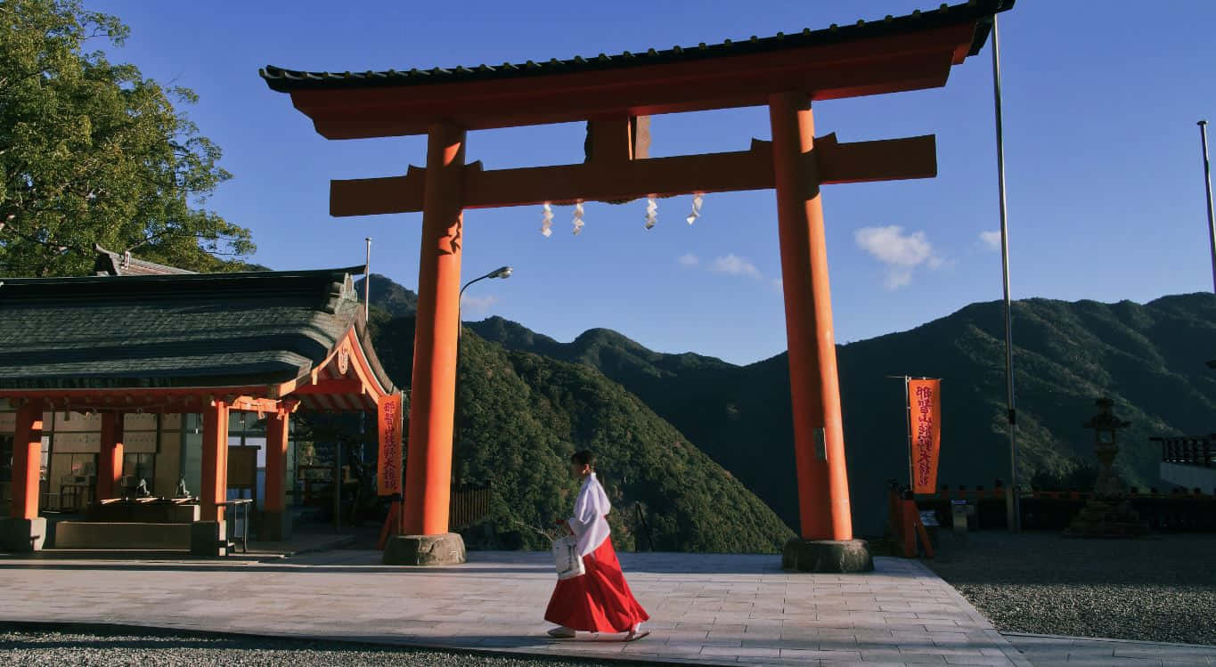 Shinto, vermilion torii gate, traditional red and white attire, HD Desktop Wallpaper