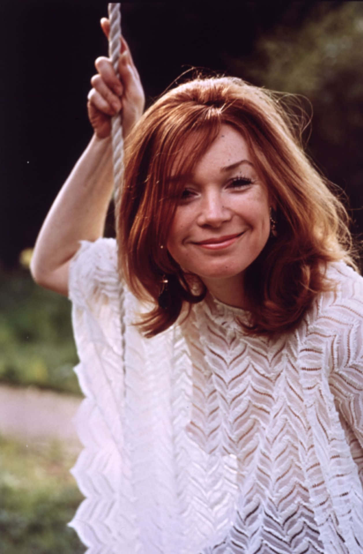 Shirley MacLaine, retro photo, swing set, Full HD Phone Wallpaper