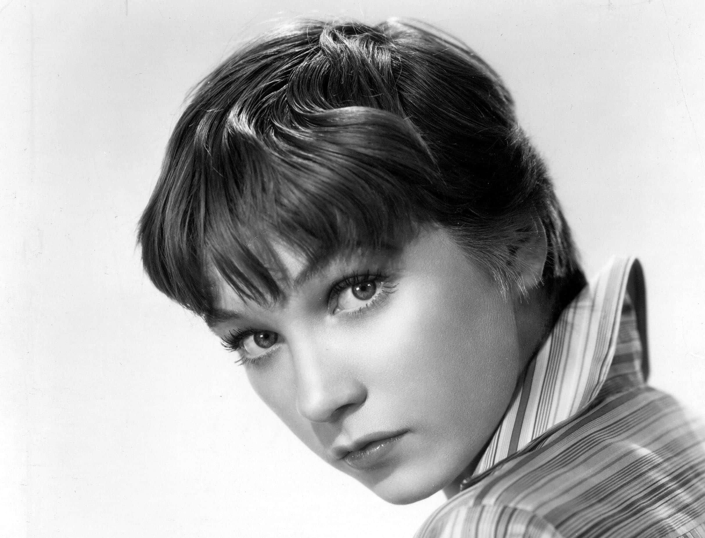 Shirley MacLaine, black and white portrait, short hair, Full HD Desktop Wallpaper