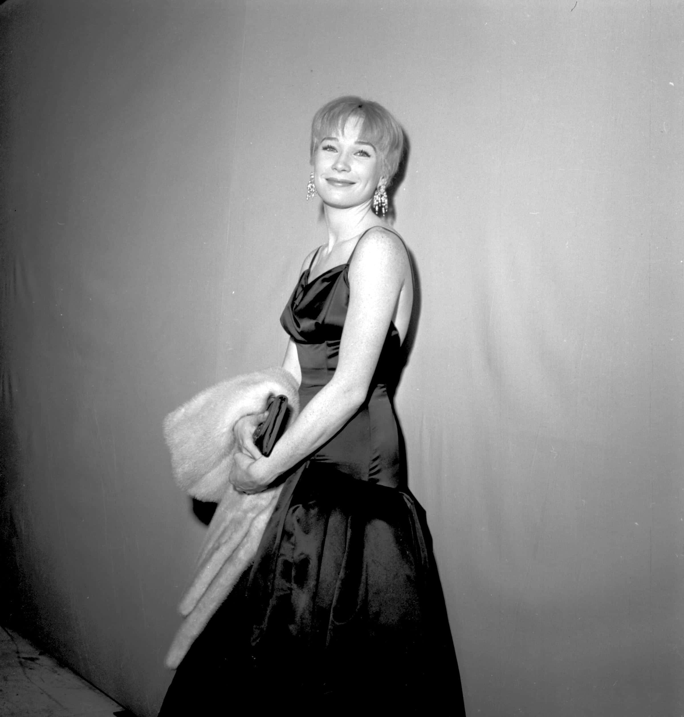 Shirley MacLaine, black satin gown, fur stole, Full HD Phone Wallpaper