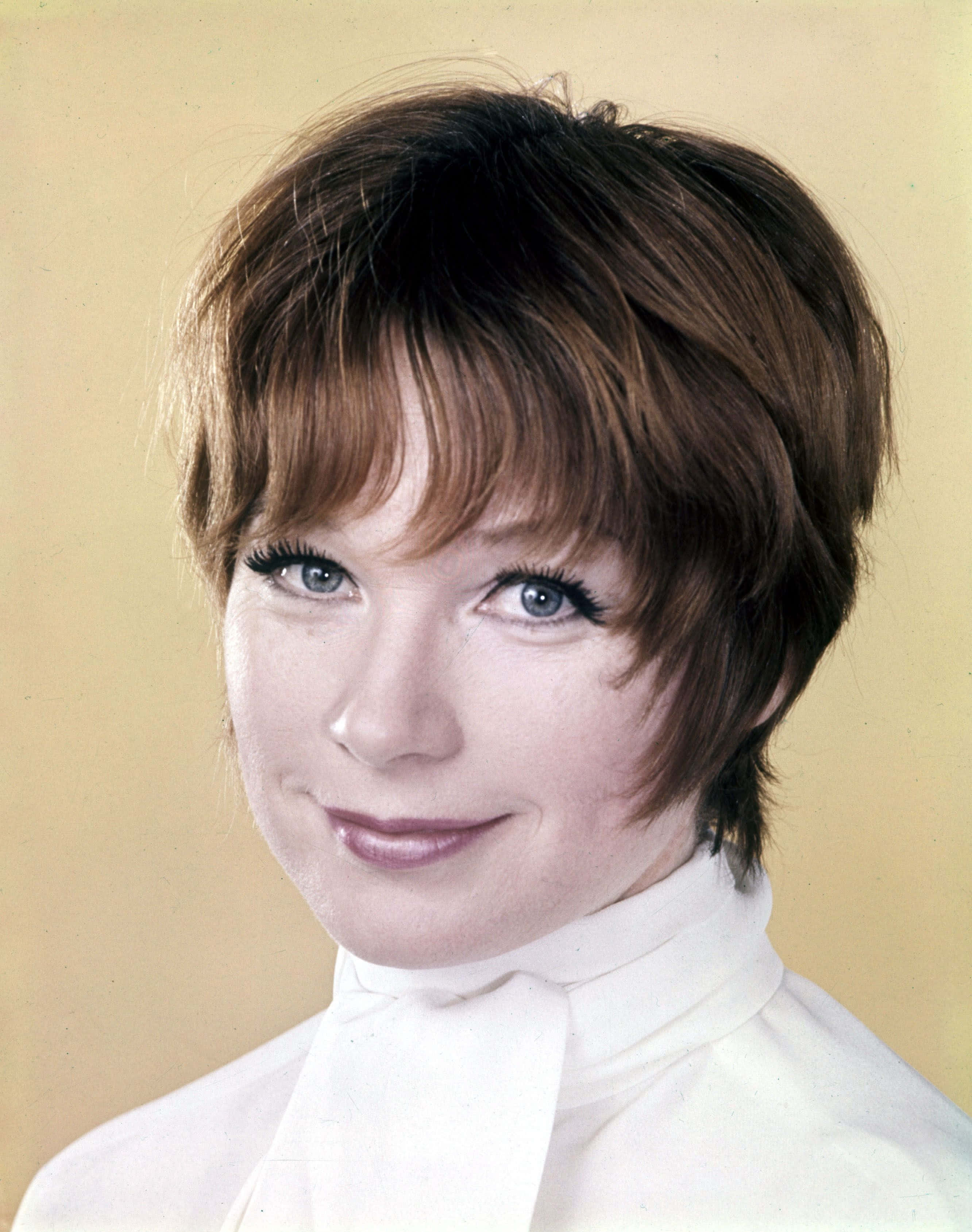 Shirley MacLaine, young retro, short brown hair, 2K Phone Wallpaper