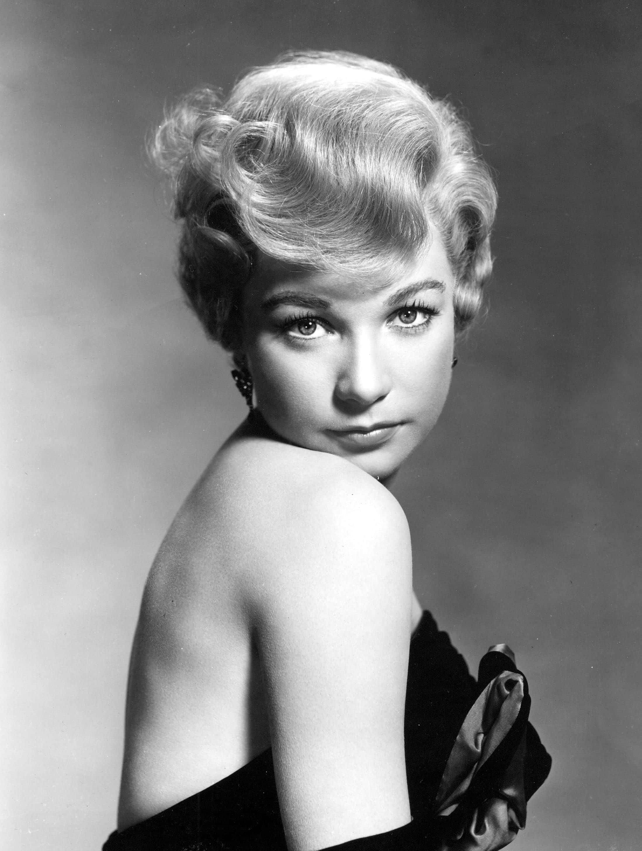 Shirley MacLaine, black and white studio portrait, voluminous blonde curls, 2K Phone Wallpaper