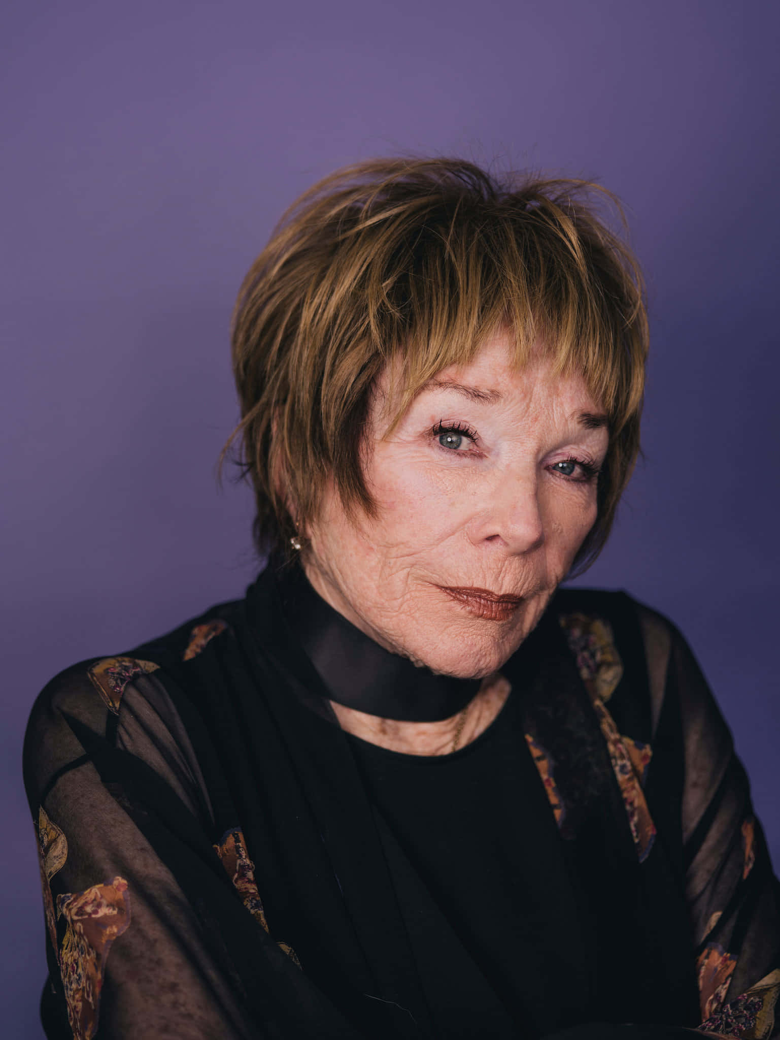 Shirley MacLaine, classic black dress, solid purple studio backdrop, Full HD Phone Wallpaper
