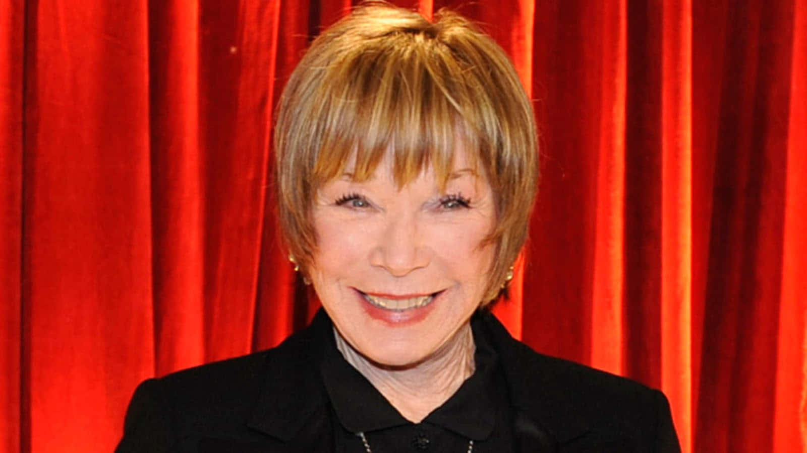 Shirley MacLaine, short blonde hair, rich red velvet curtain, HD Desktop Wallpaper