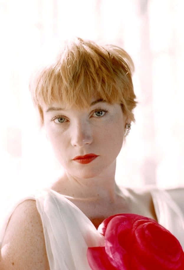 Shirley MacLaine, redhead, short blonde hair, SD Phone Wallpaper
