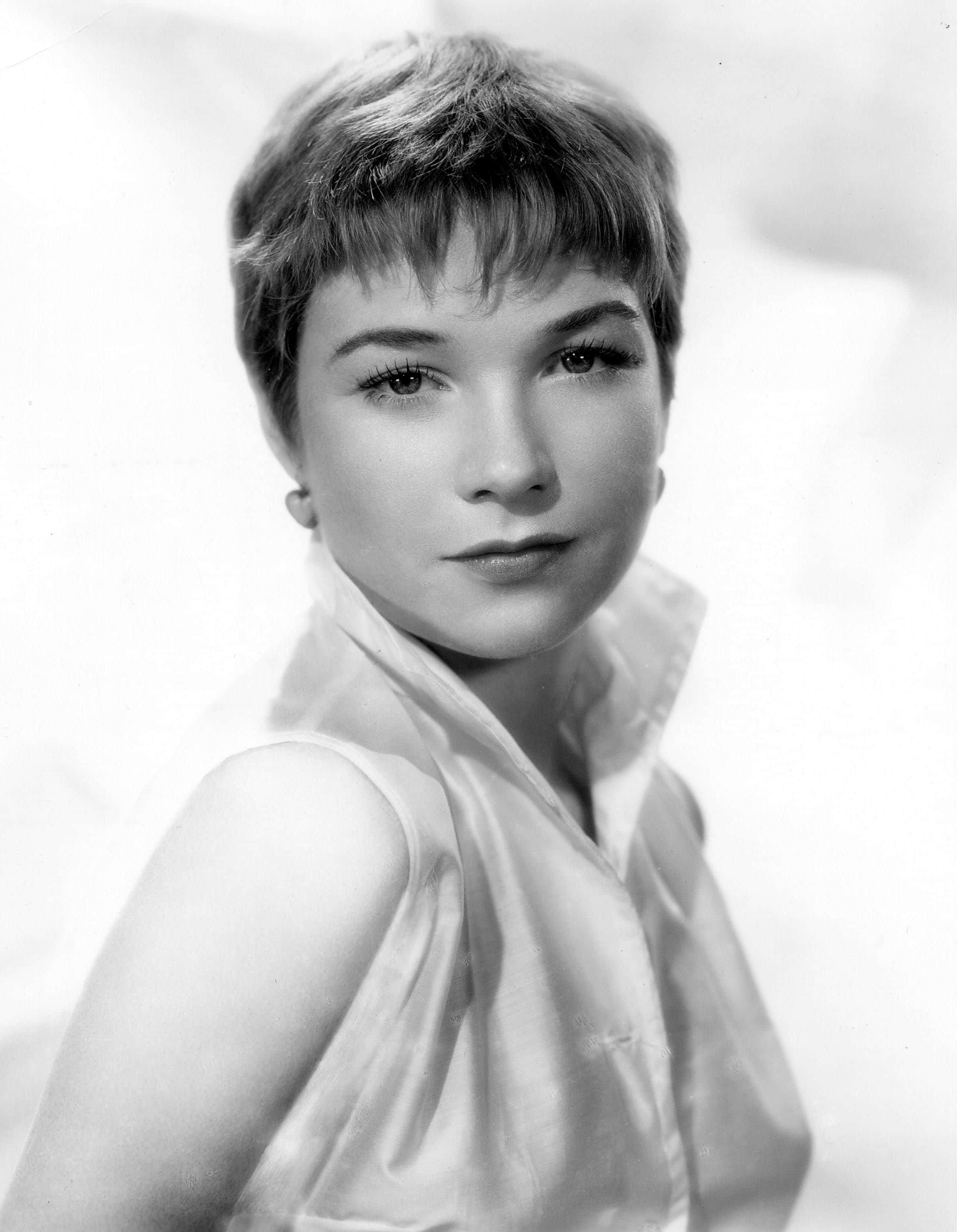 Shirley MacLaine, black and white portrait, pixie hair, 2K Phone Wallpaper