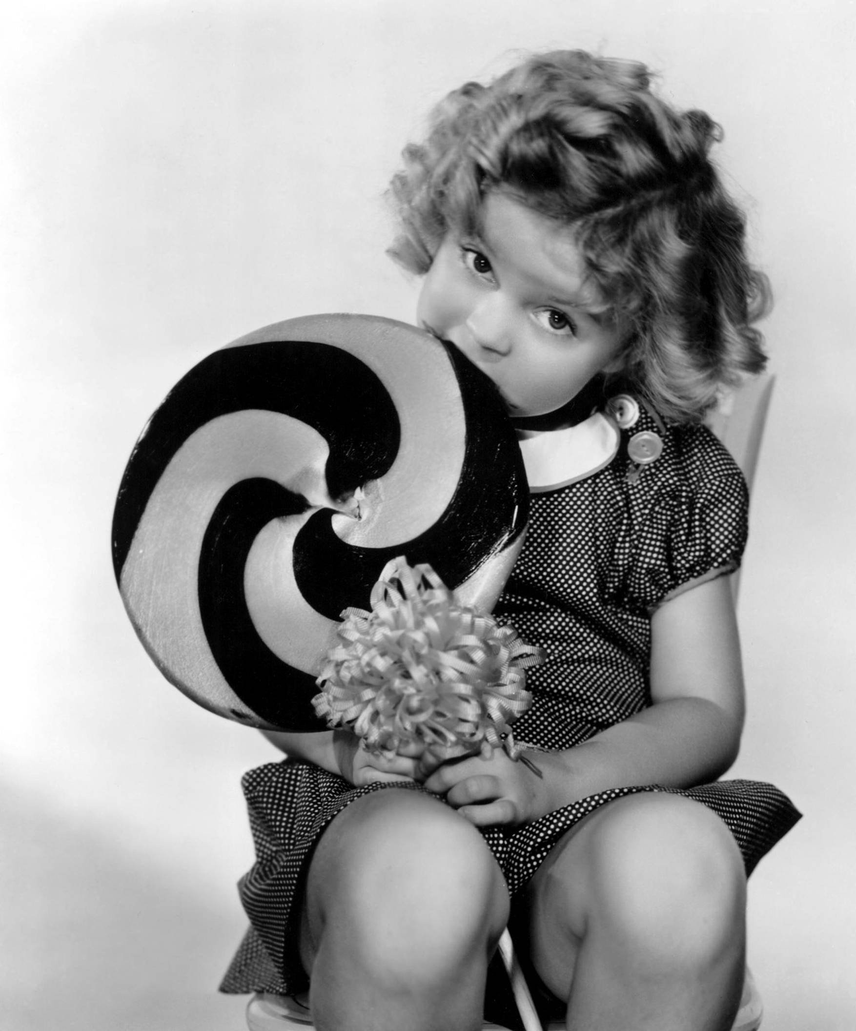 Shirley Temple, lollipop, curly-haired child, Full HD Phone Wallpaper