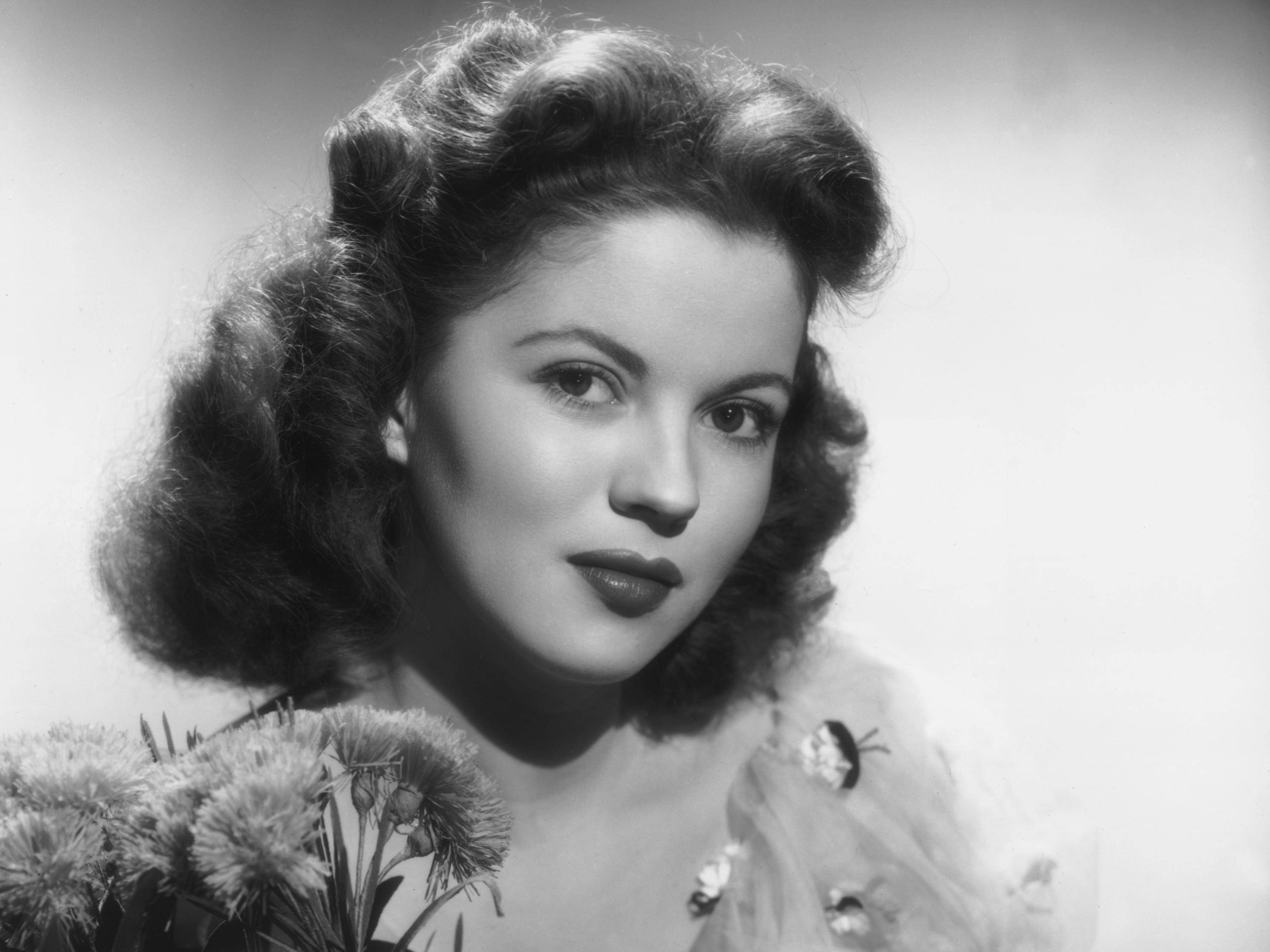 Shirley Temple, black and white, curled hair, 2K Desktop Wallpaper