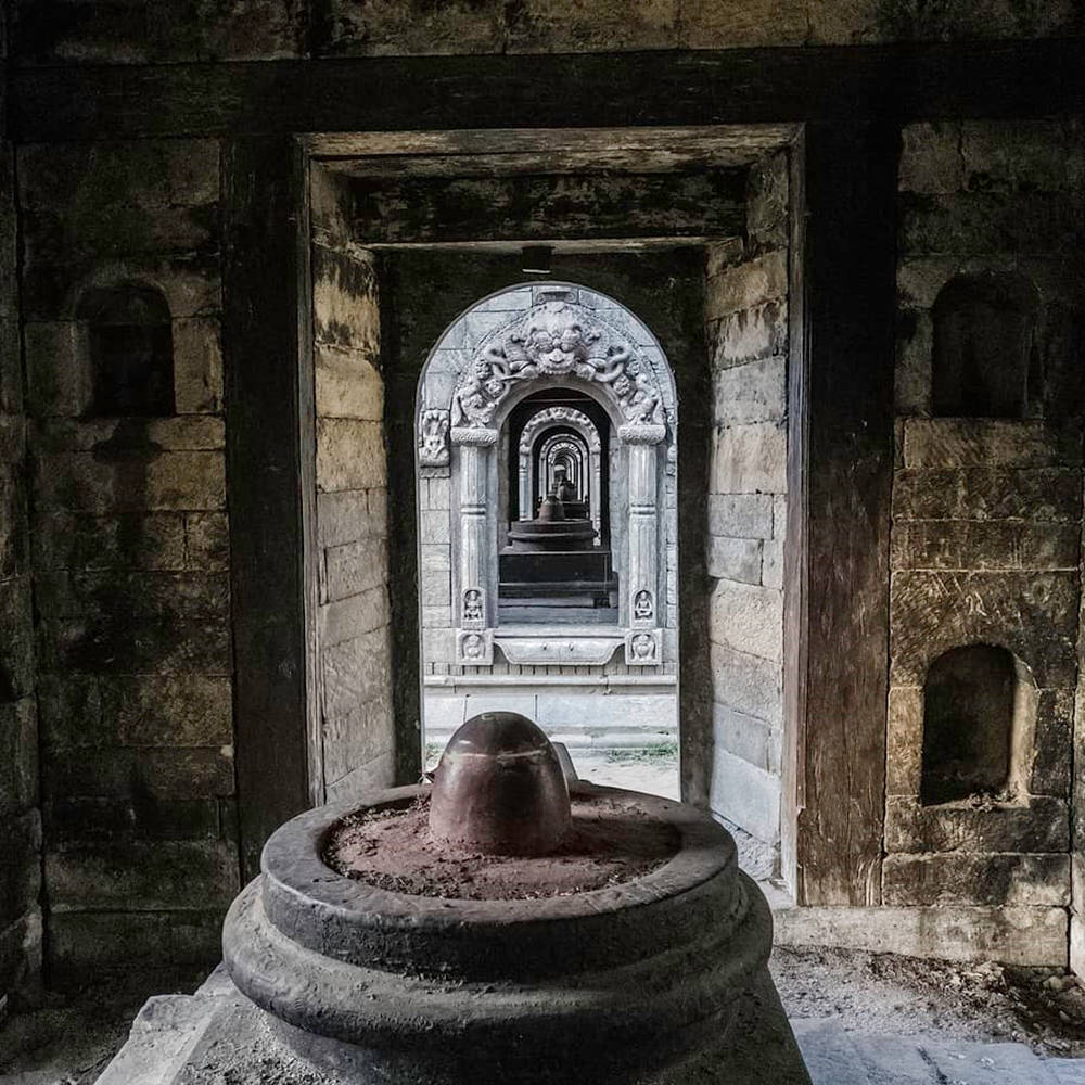 Shiva Lingam, liminal space, stone doorway, SD Desktop Wallpaper