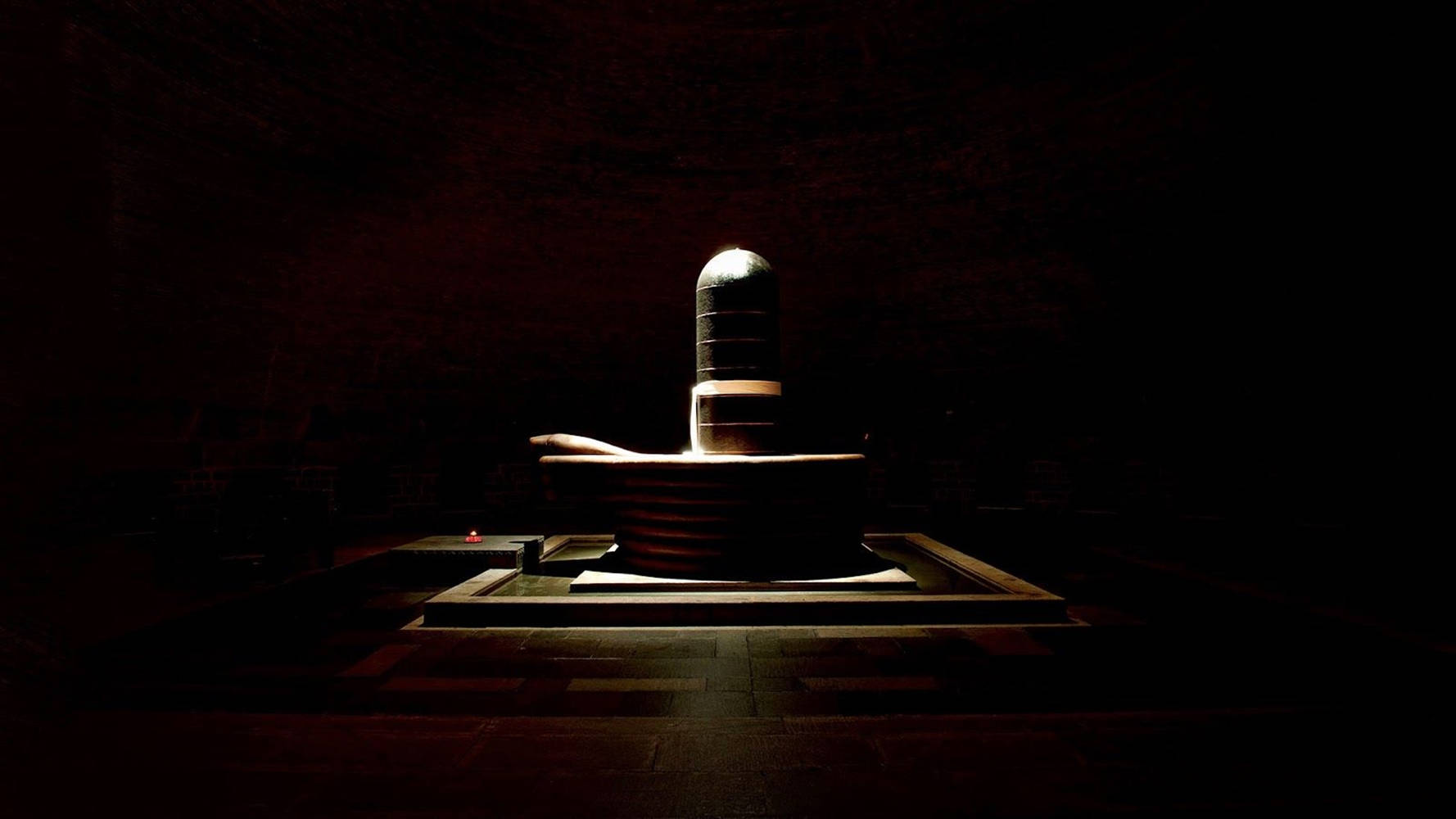 Shiva Lingam, precious stone, dark stone chamber, HD Desktop Wallpaper