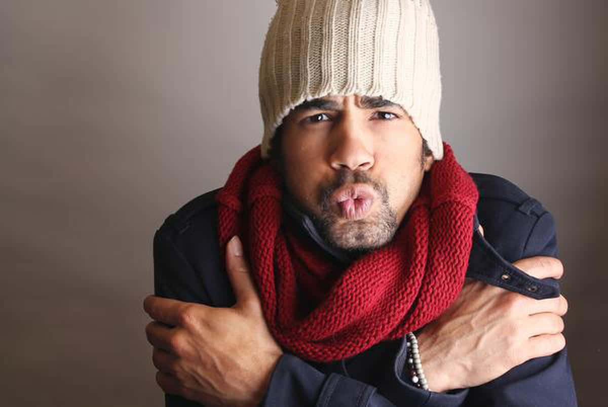 Shivering Man, cream beanie, red scarf, SD Desktop Wallpaper
