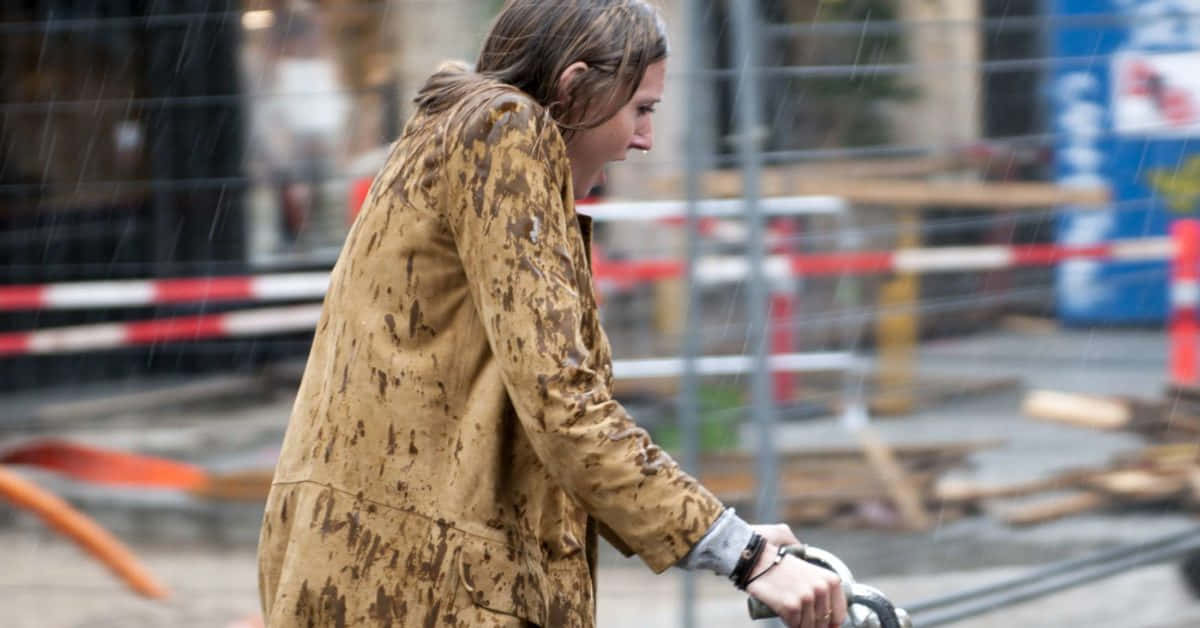 Shivering Woman In Rain, muddy brown coat, bike, SD Desktop Wallpaper