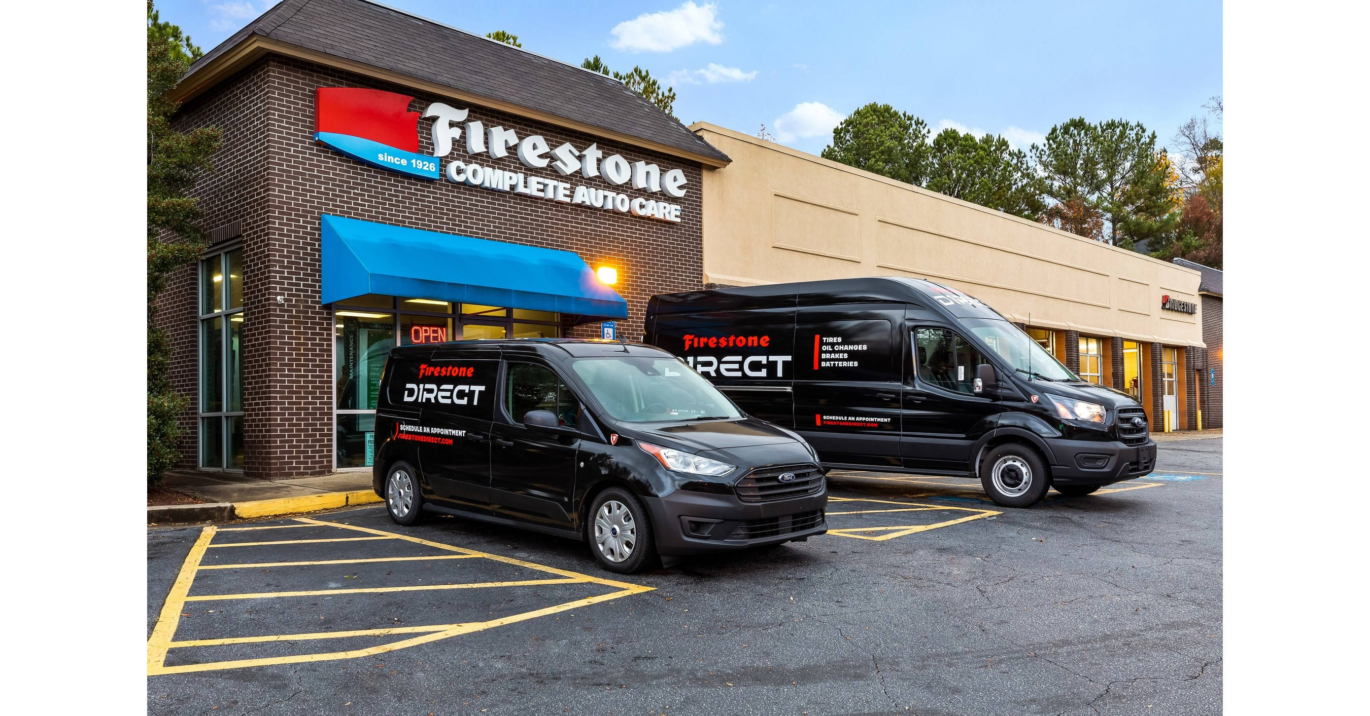 Firestone Direct vans, brick auto care shop, clear blue sky, 2K Desktop Wallpaper