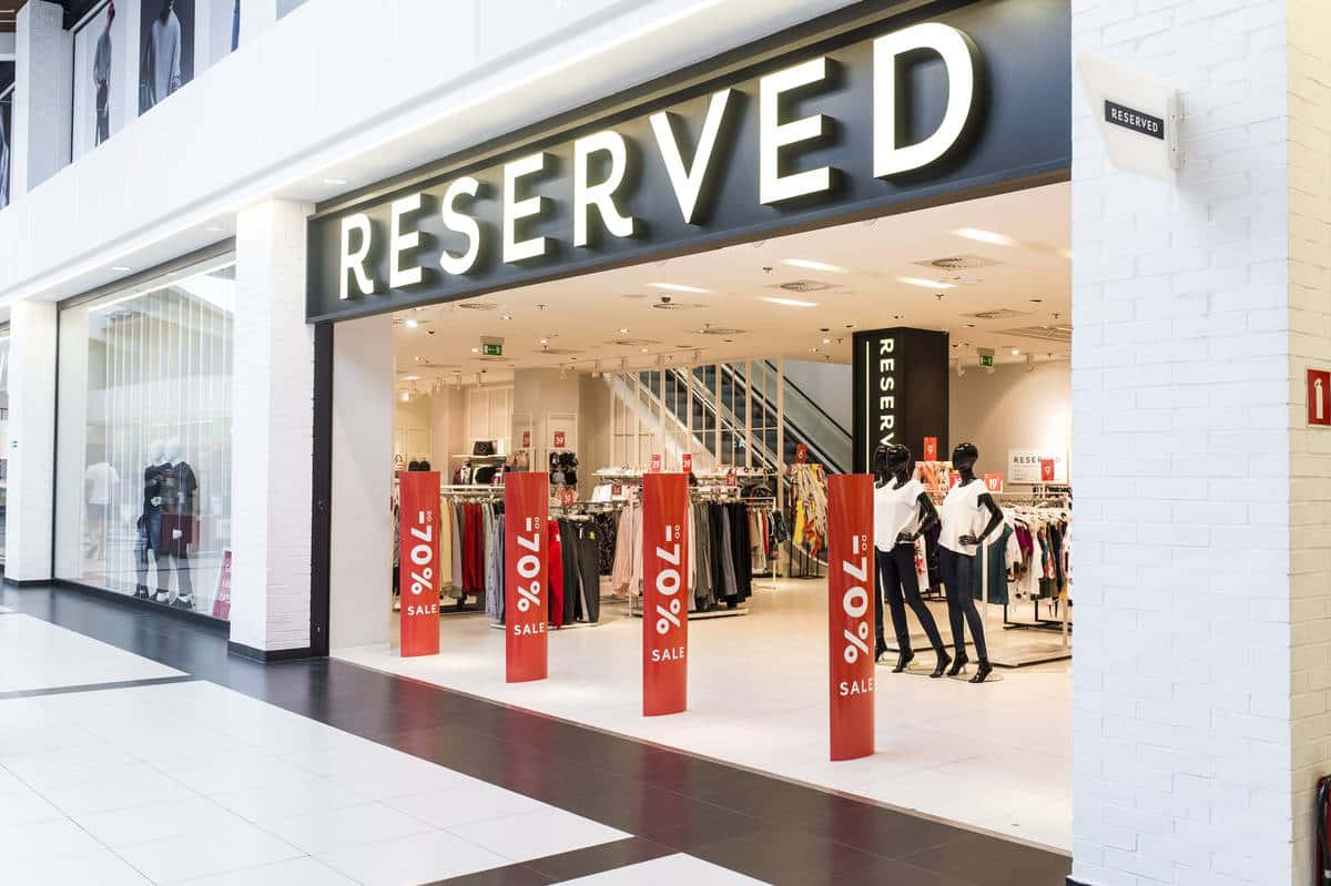 Reserved, red sale pillars, mannequins, SD Desktop Wallpaper