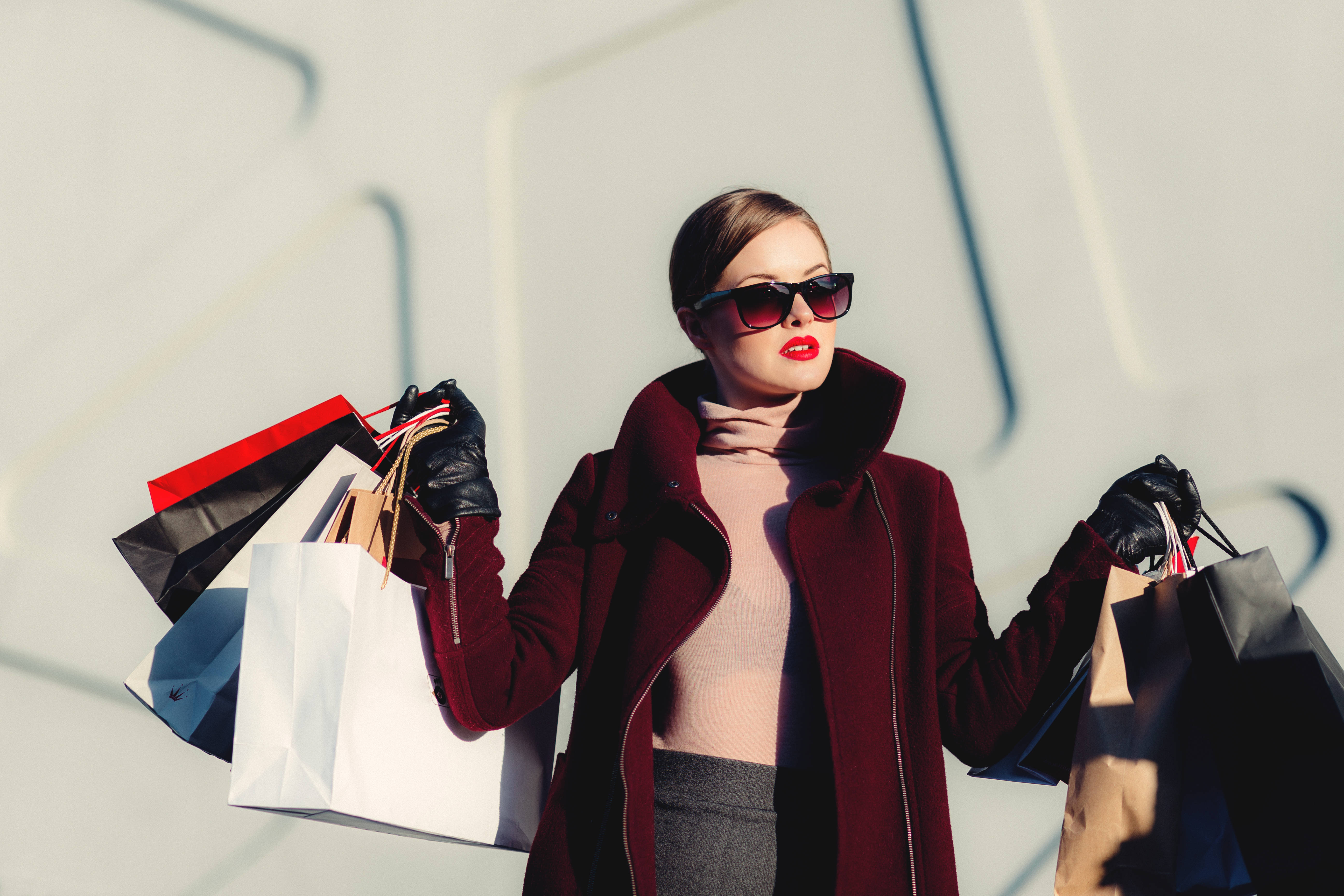 maroon coat, black gloves, shopping bags, 5K Desktop Wallpaper