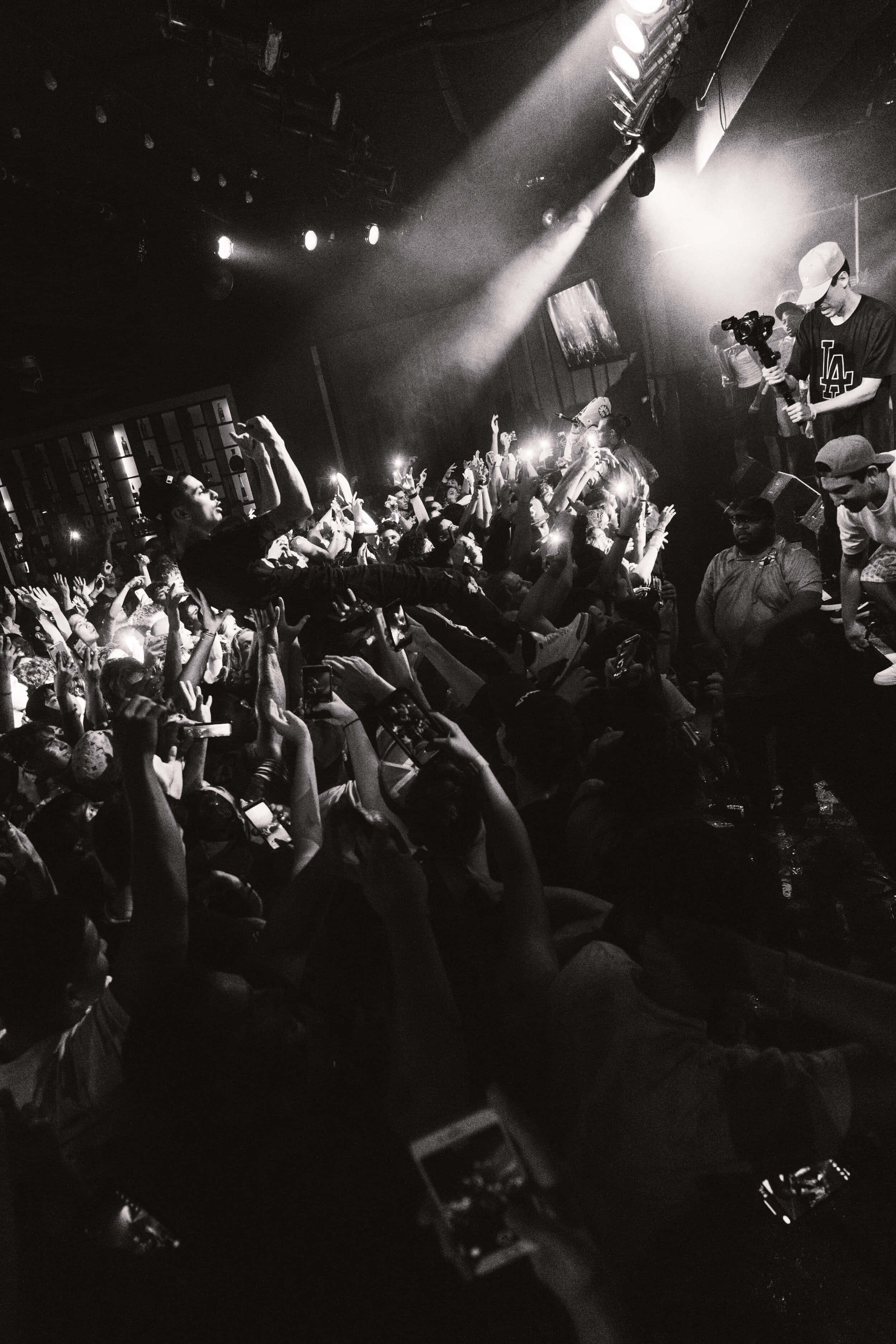 Shoreline Mafia, black and white photo, live concert, 2K Phone Wallpaper